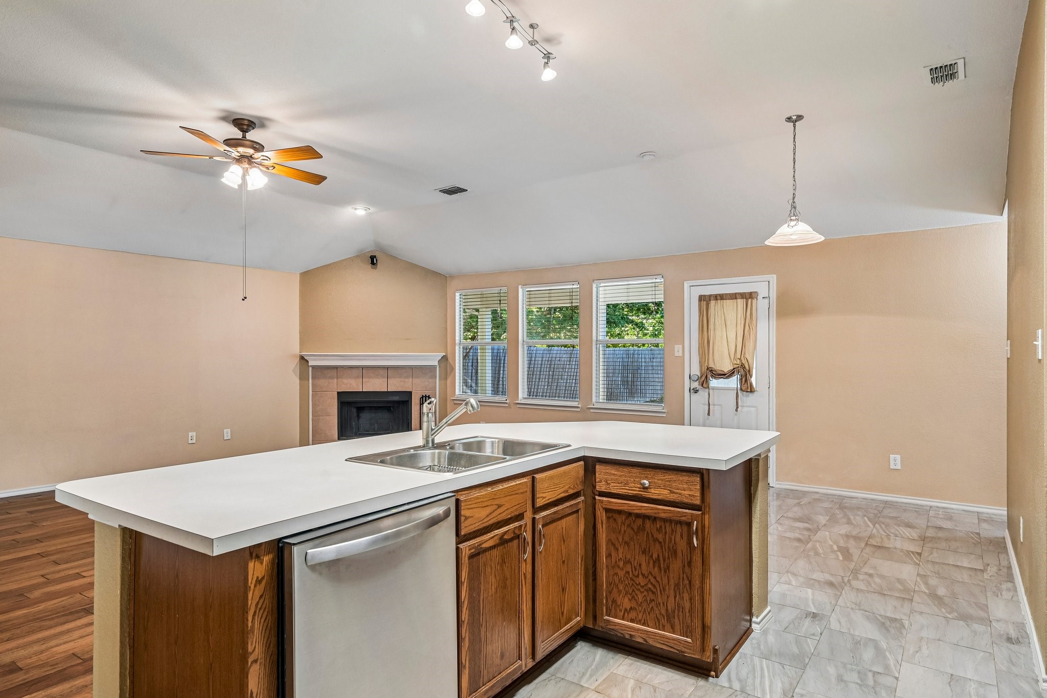 2033 Tanur Cascade Drive Property Photo 16