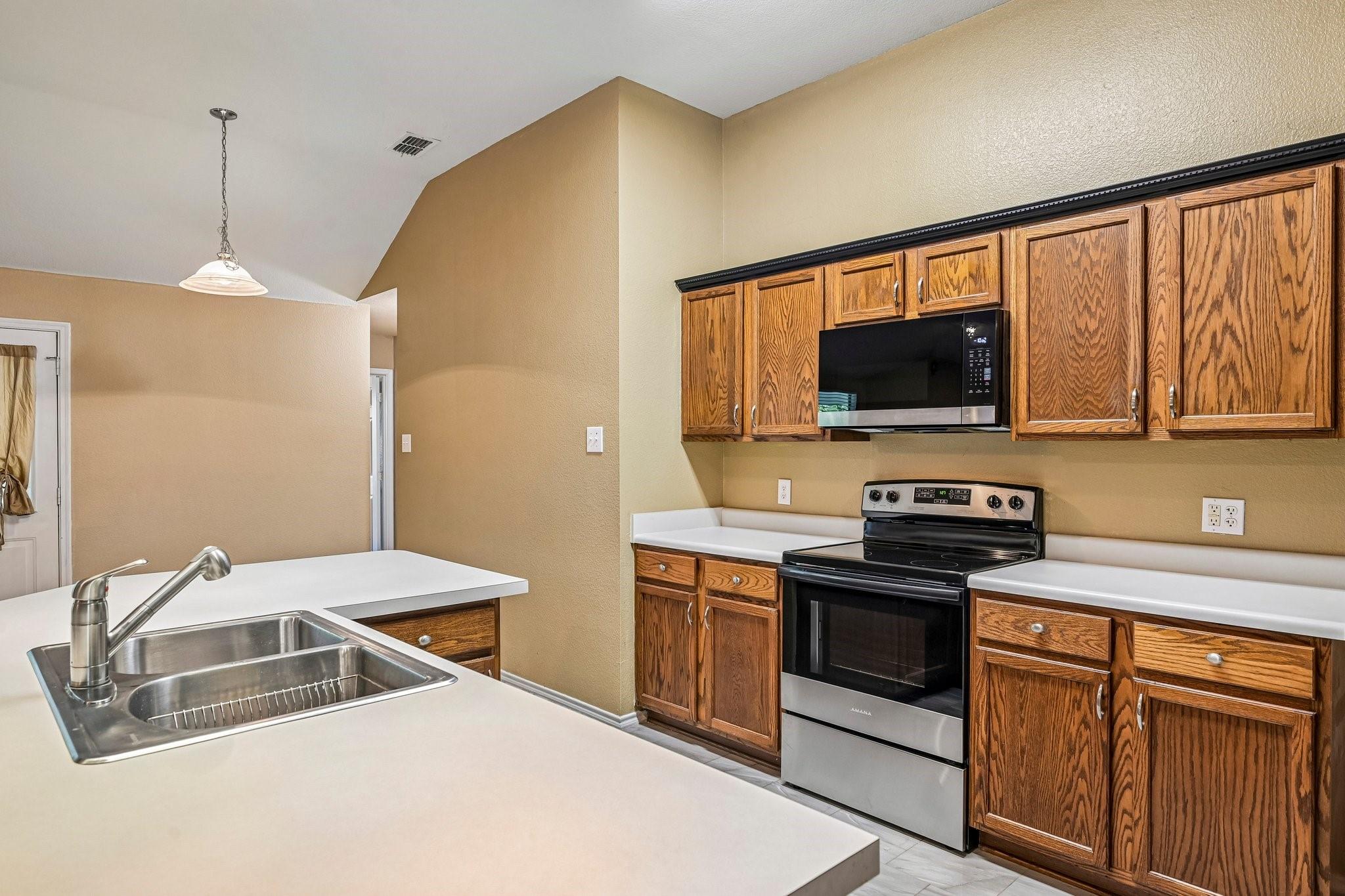 2033 Tanur Cascade Drive Property Photo 17