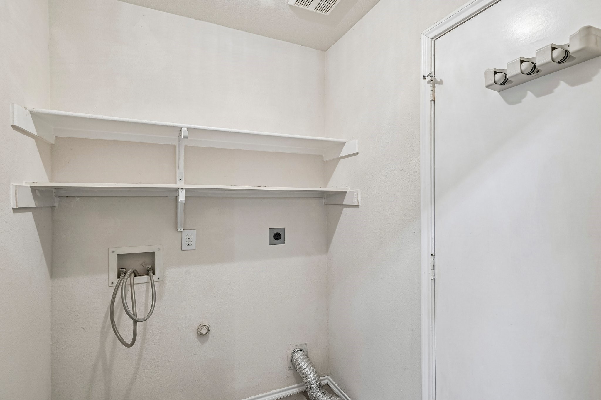 2033 Tanur Cascade Drive Property Photo 19