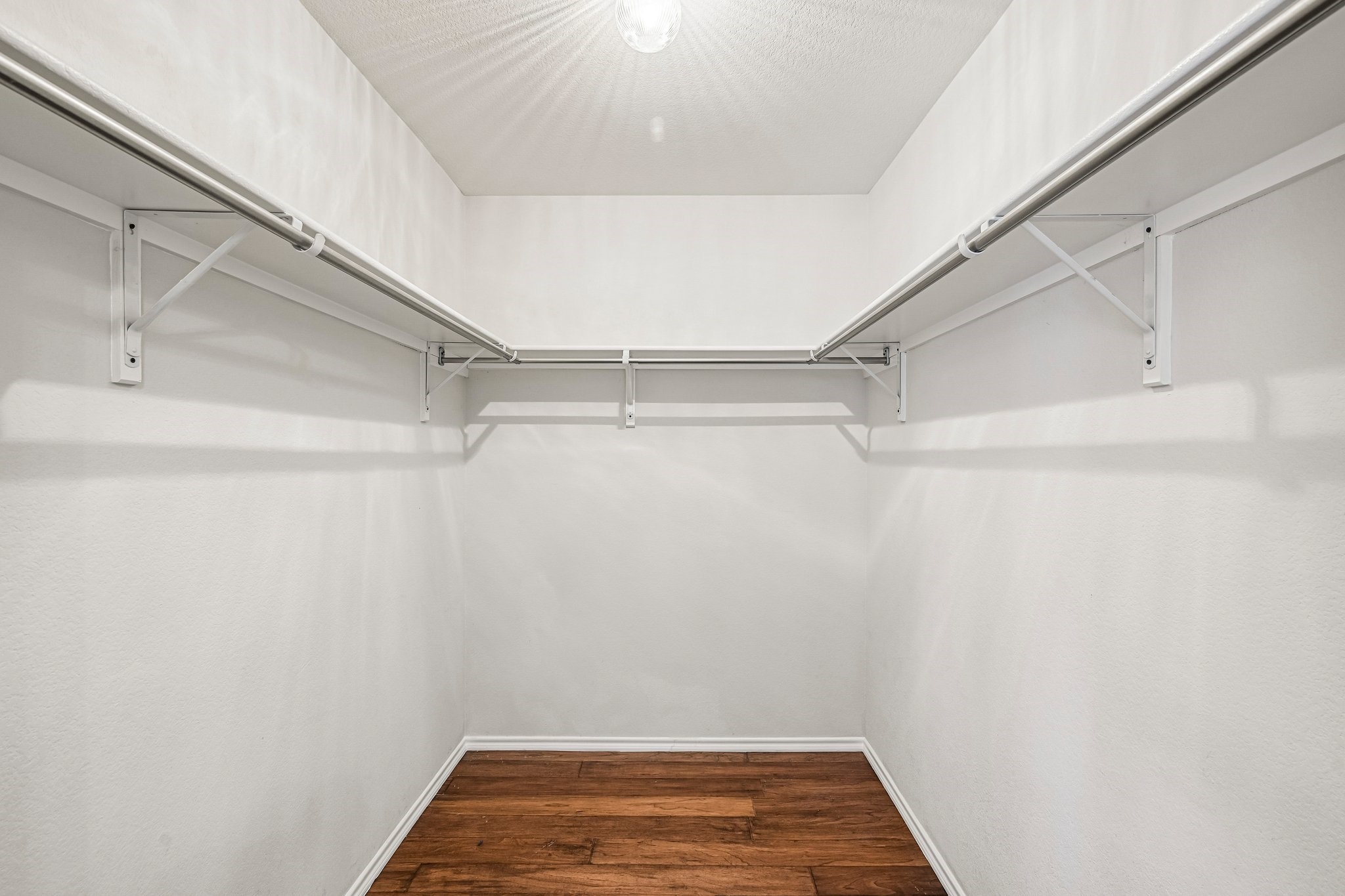 2033 Tanur Cascade Drive Property Photo 28