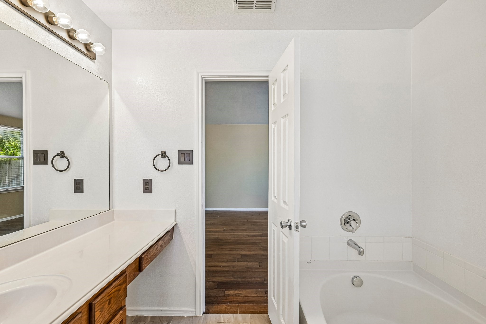 2033 Tanur Cascade Drive Property Photo 31