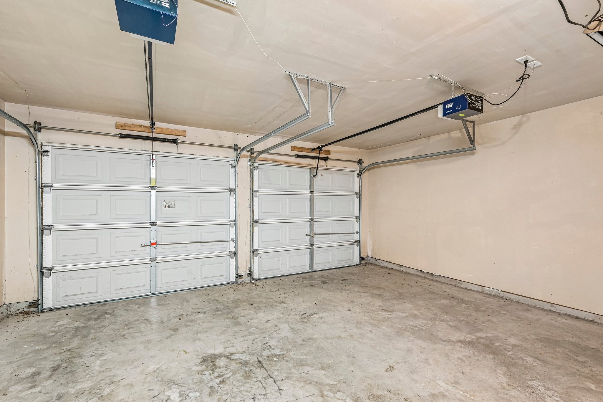 2033 Tanur Cascade Drive Property Photo 33