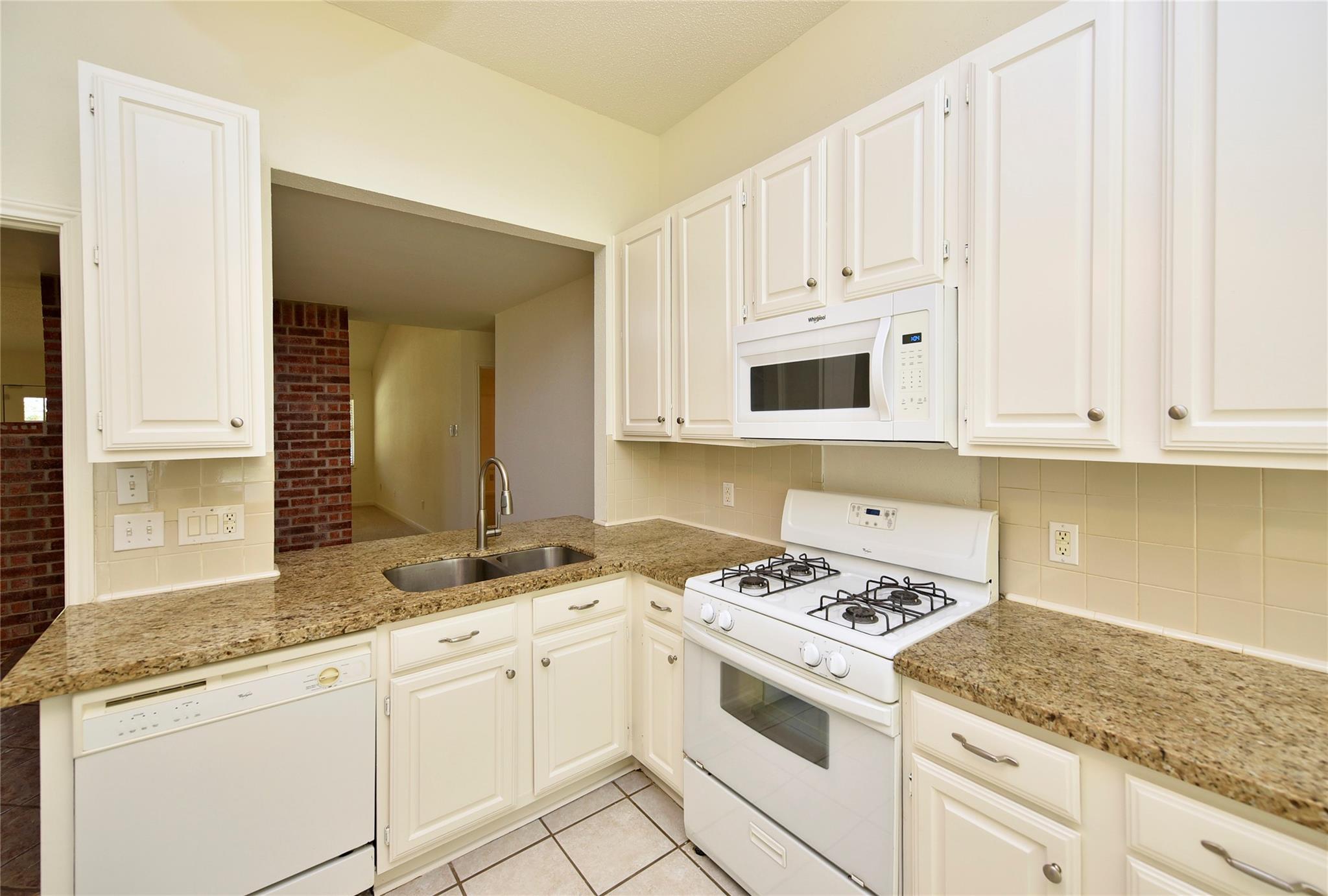 2035 Shorewood Lane Property Photo 12