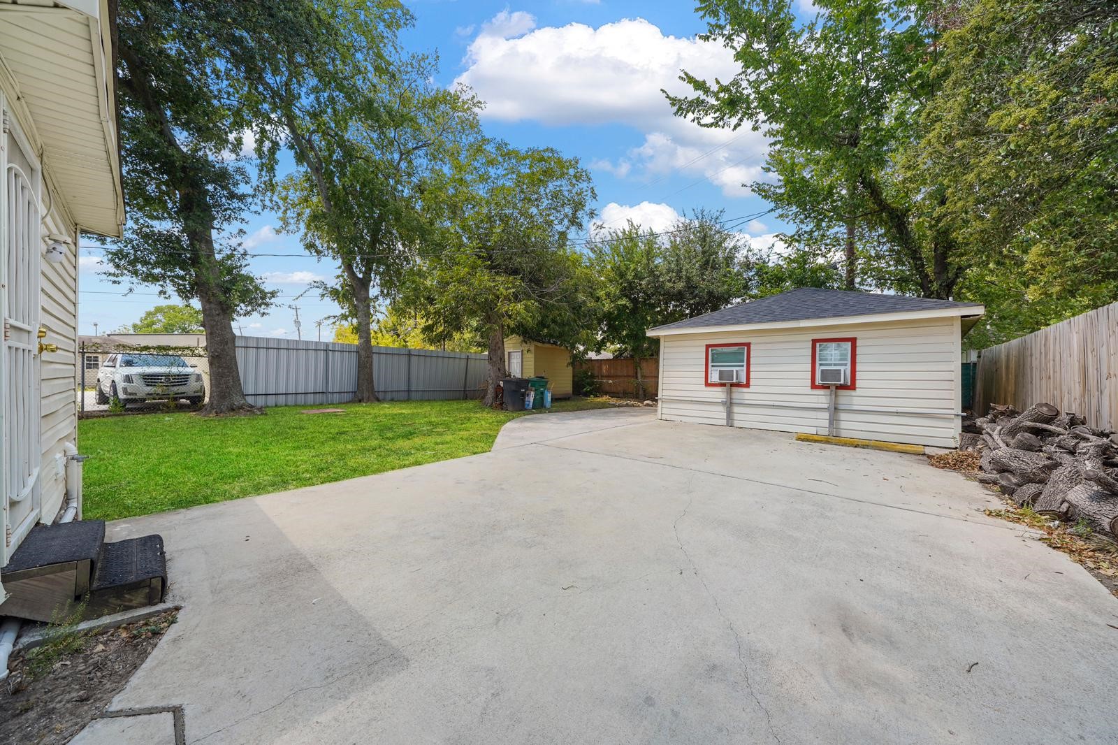 8041 Howard Drive 1 Property Photo 16