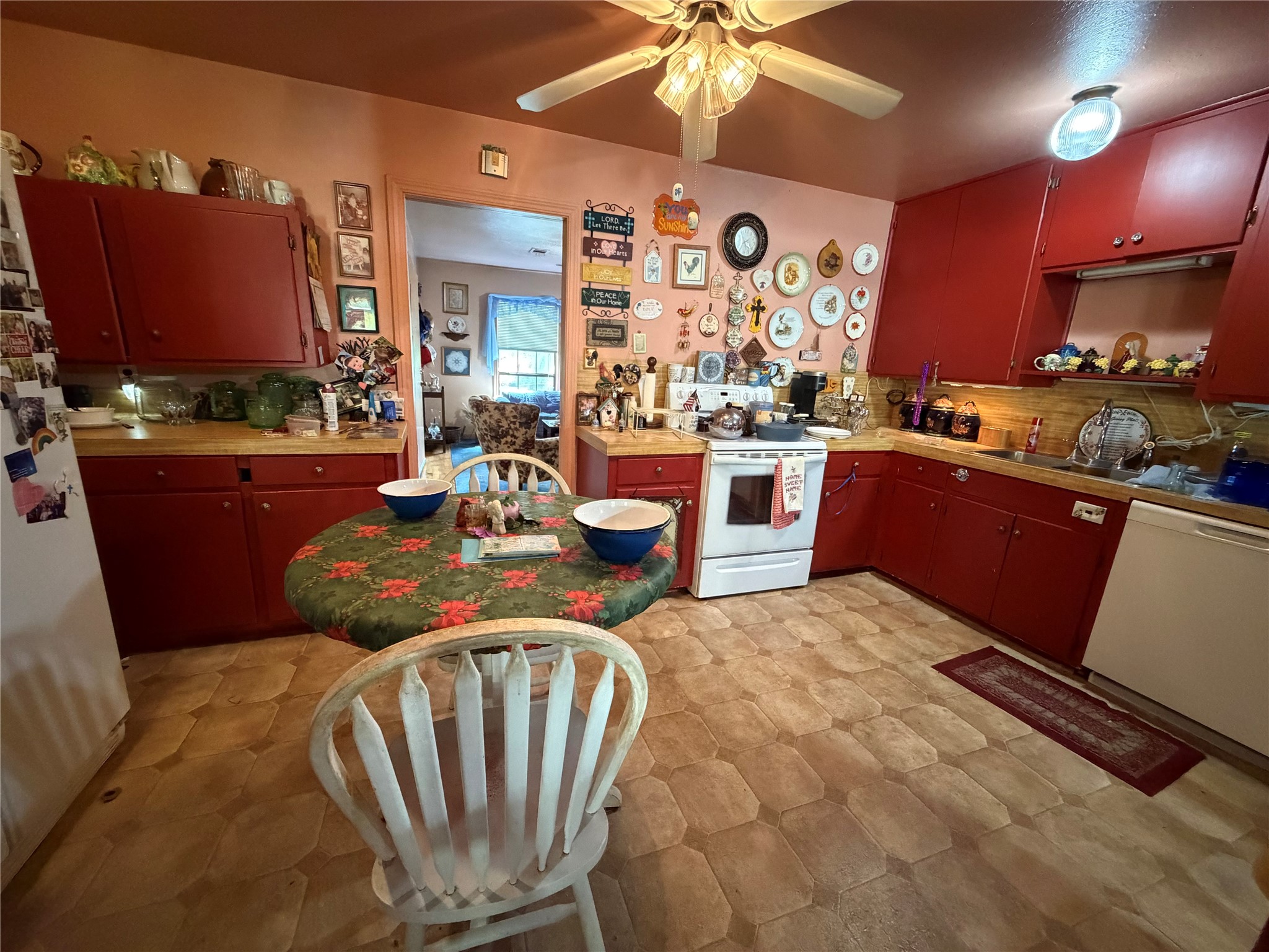 109 Dahlia Street Property Photo 5