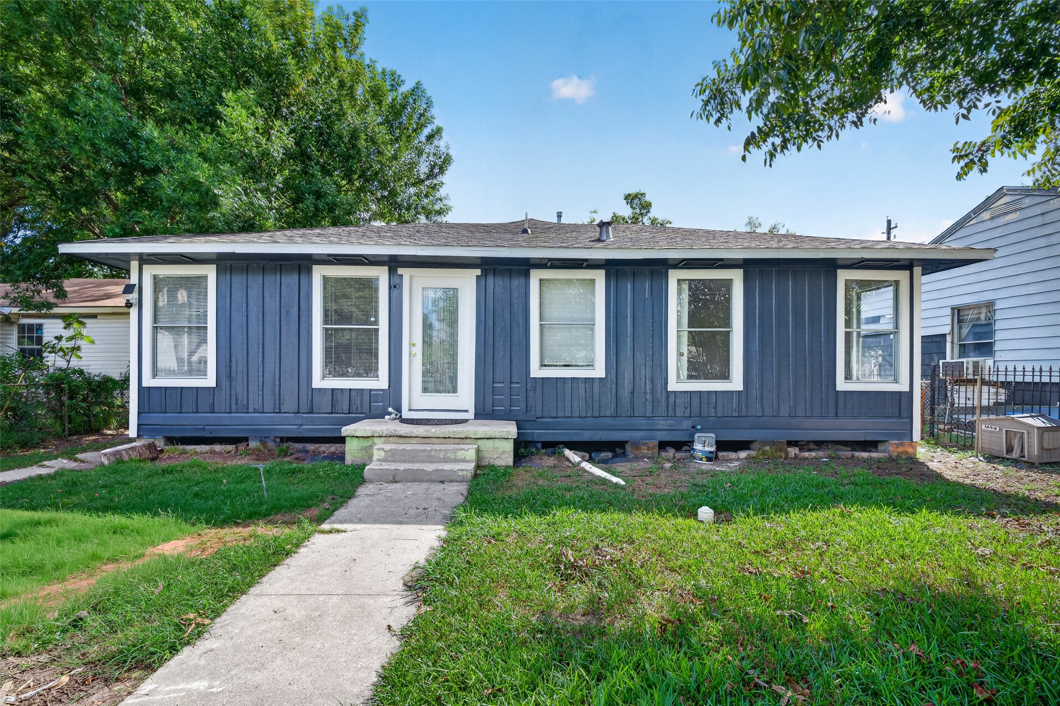 216 Eastway Street Property Photo 1