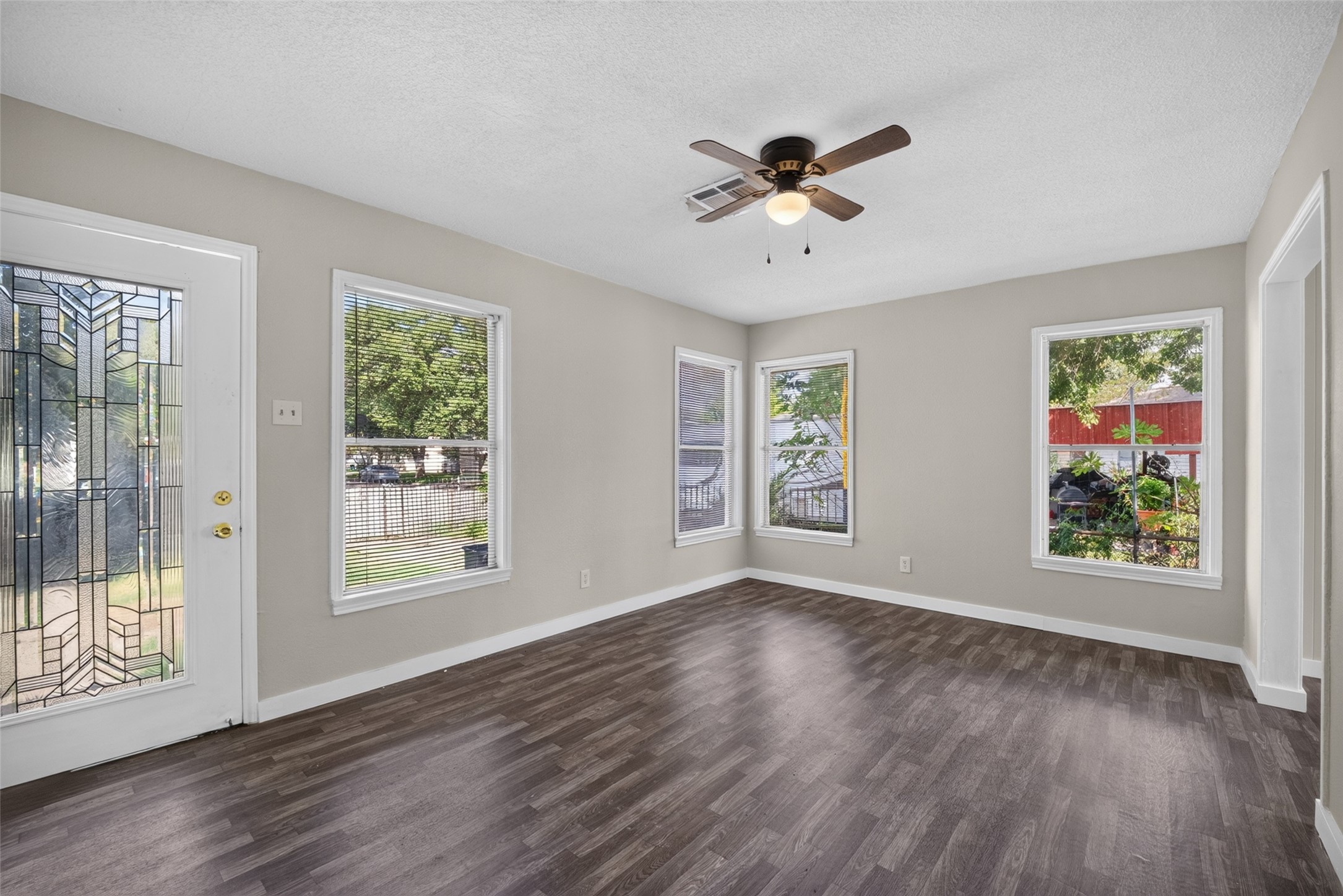 216 Eastway Street Property Photo 8