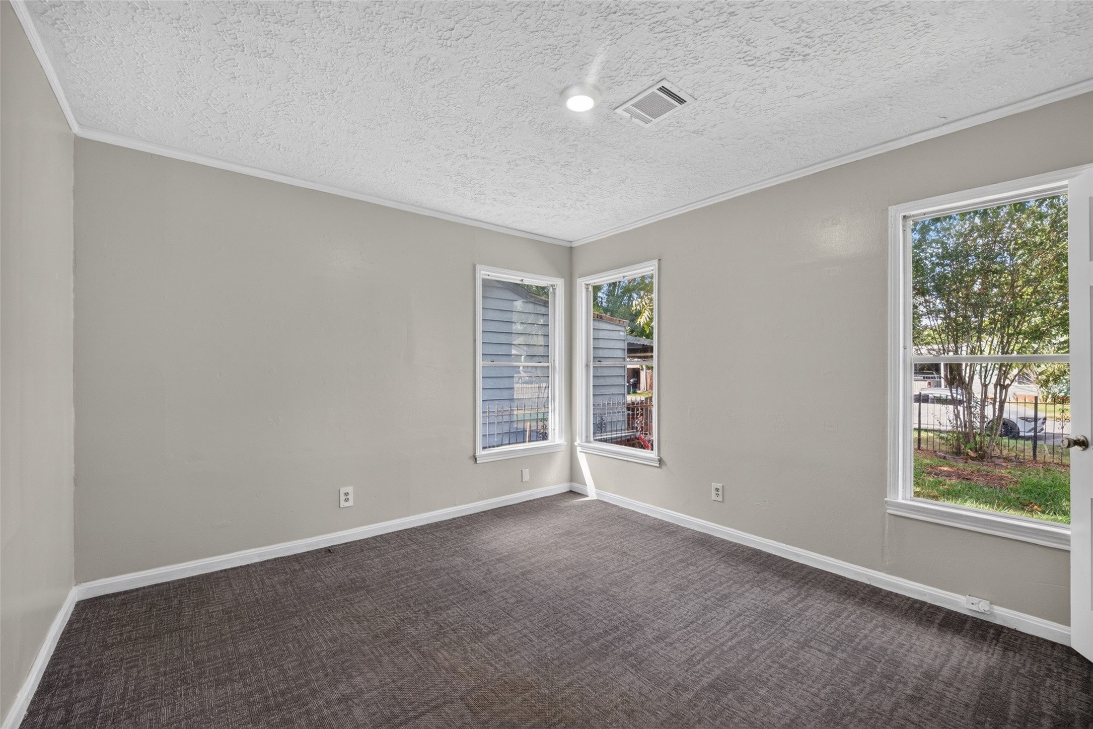 216 Eastway Street Property Photo 24