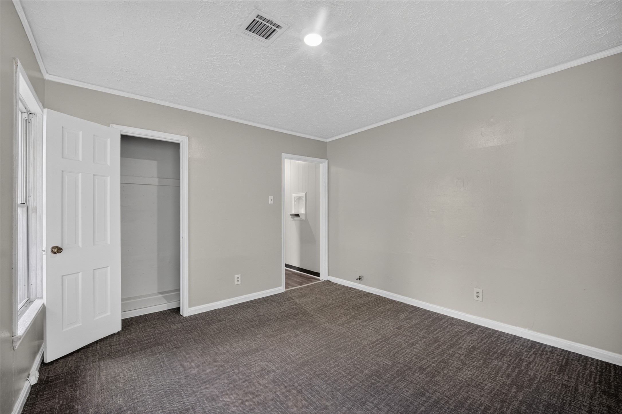 216 Eastway Street Property Photo 25