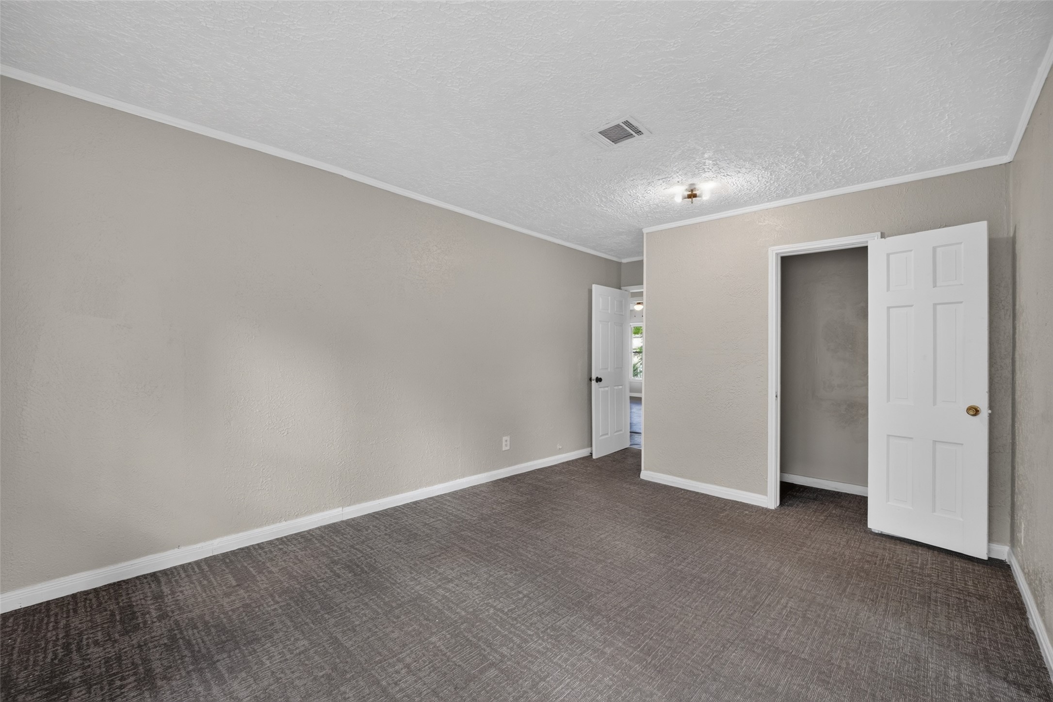 216 Eastway Street Property Photo 27