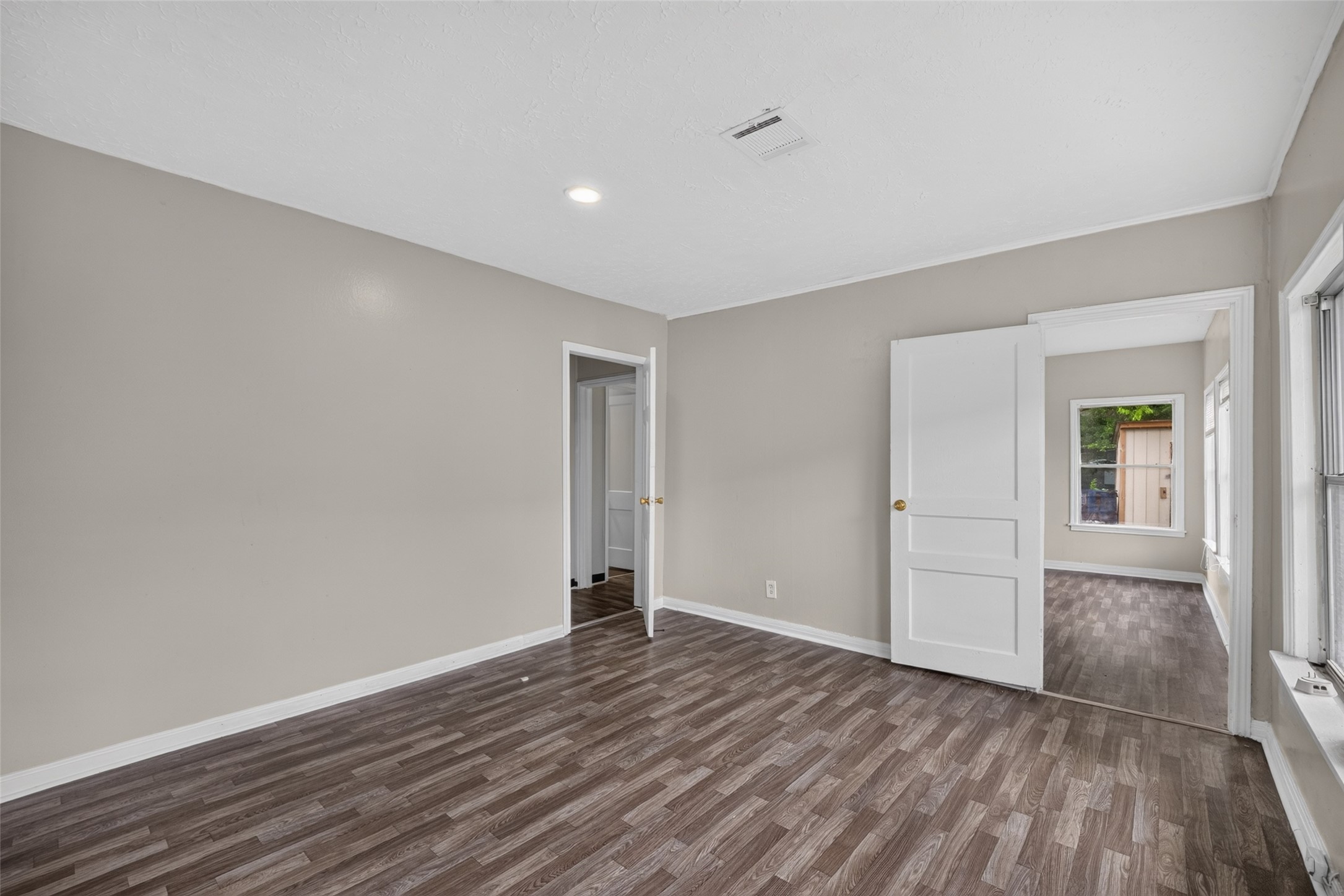 216 Eastway Street Property Photo 28