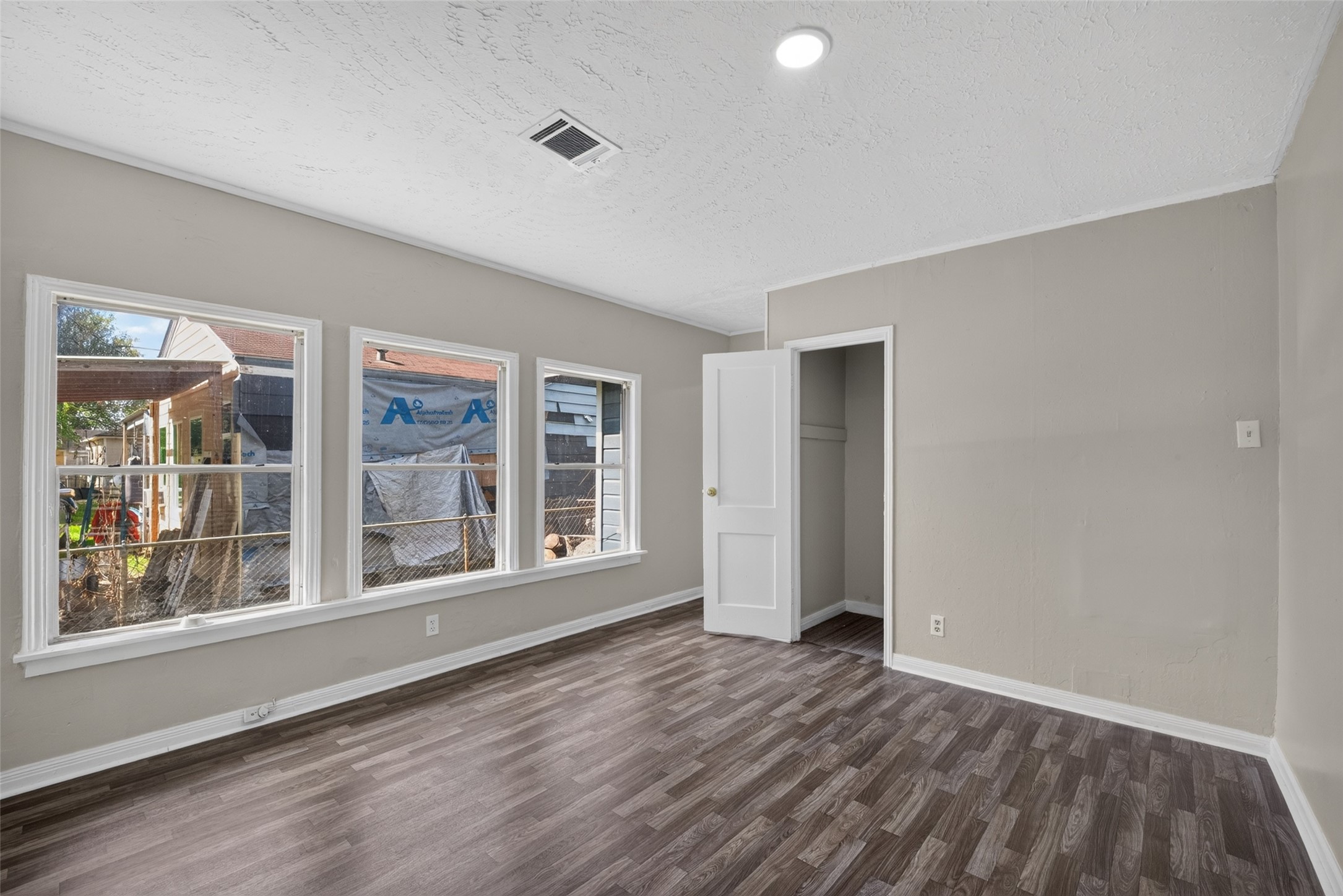 216 Eastway Street Property Photo 29