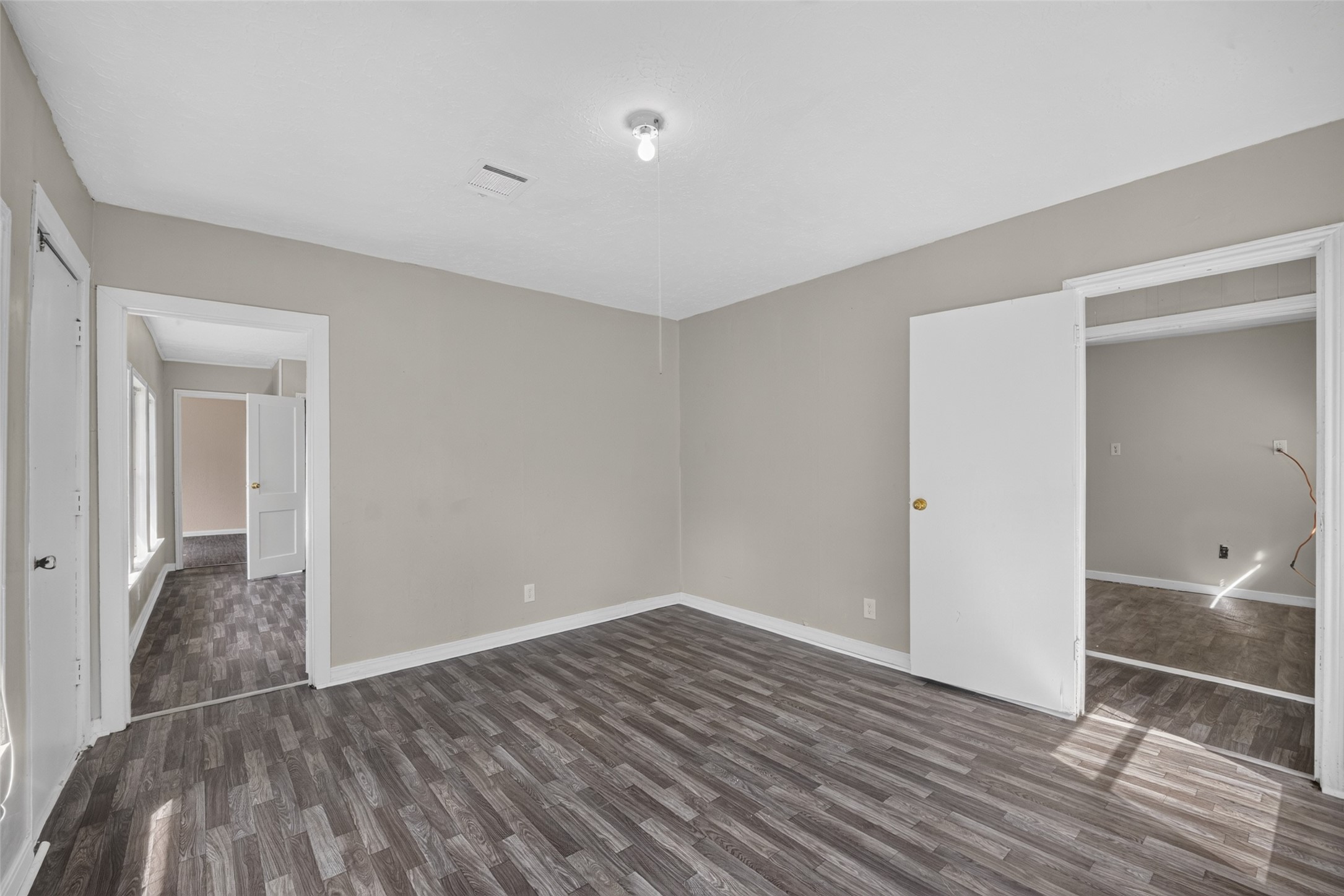 216 Eastway Street Property Photo 34