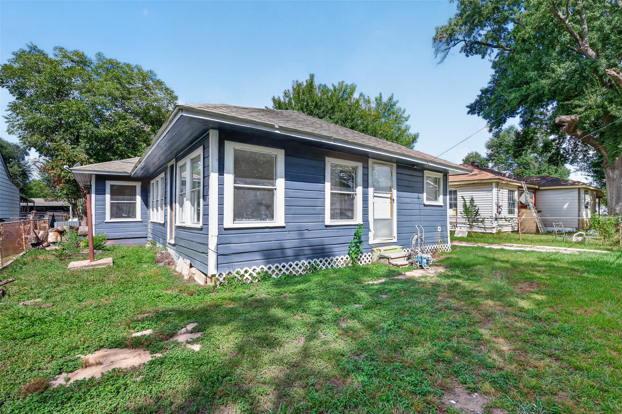 216 Eastway Street Property Photo 35