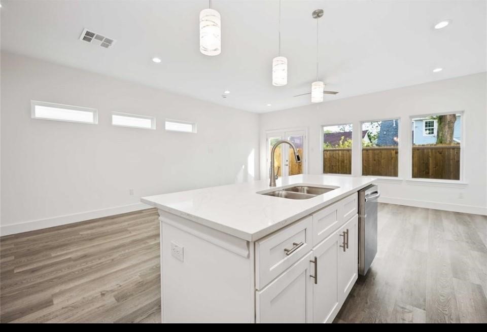 4508 Noble Street Property Photo 8