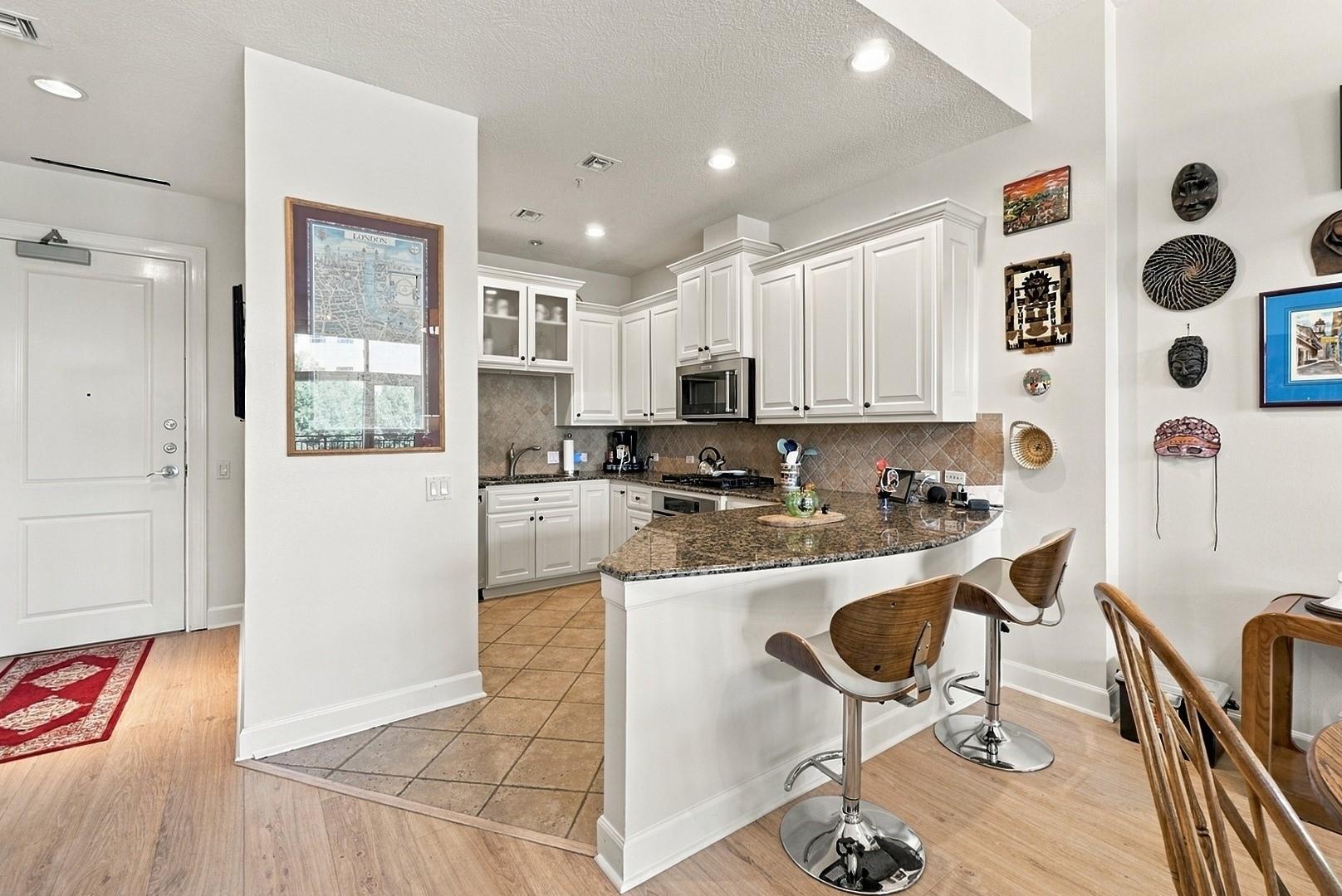 3 Waterway Court # 2d, The Woodlands Tx 77380 Property Photo 7