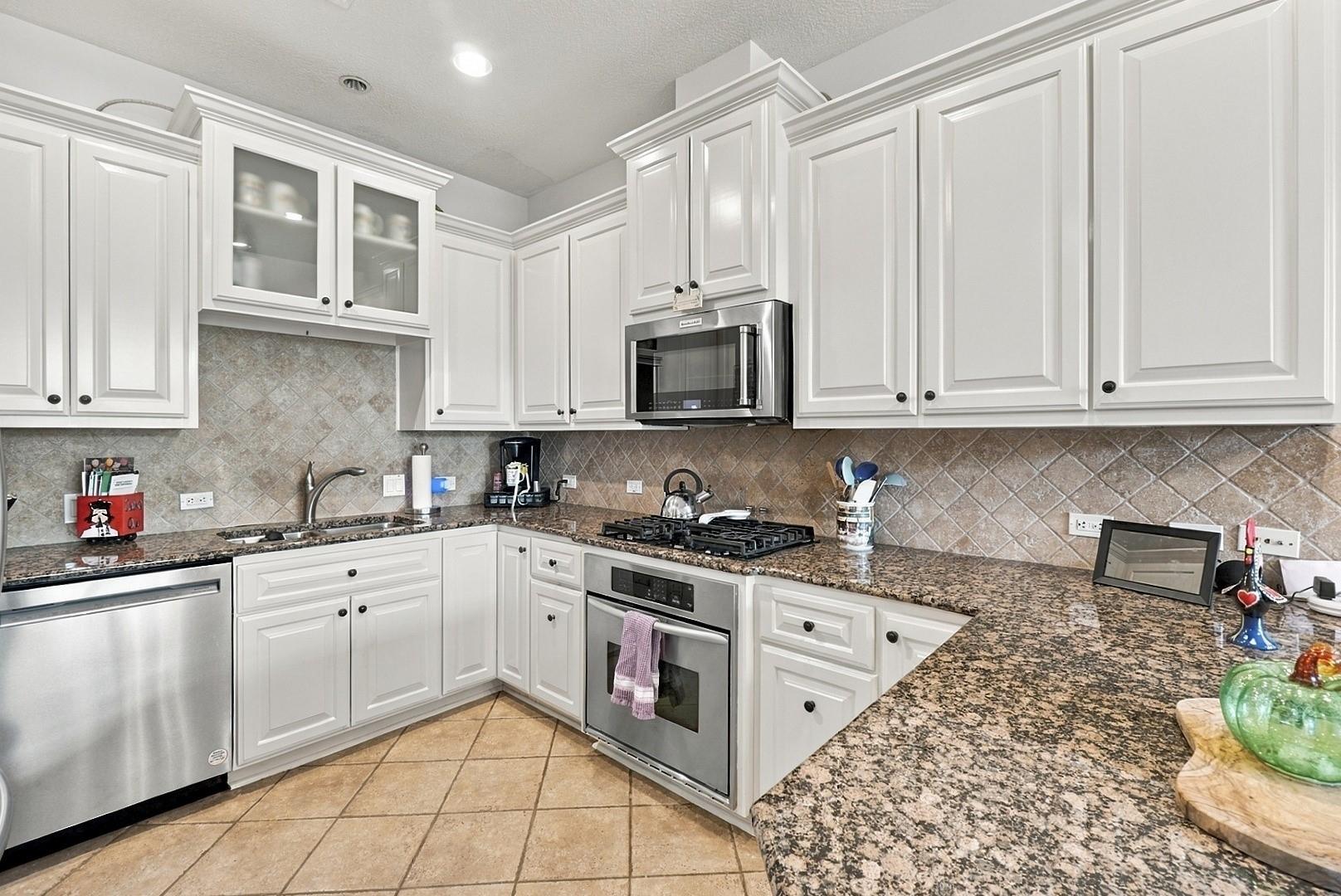3 Waterway Court # 2d, The Woodlands Tx 77380 Property Photo 8
