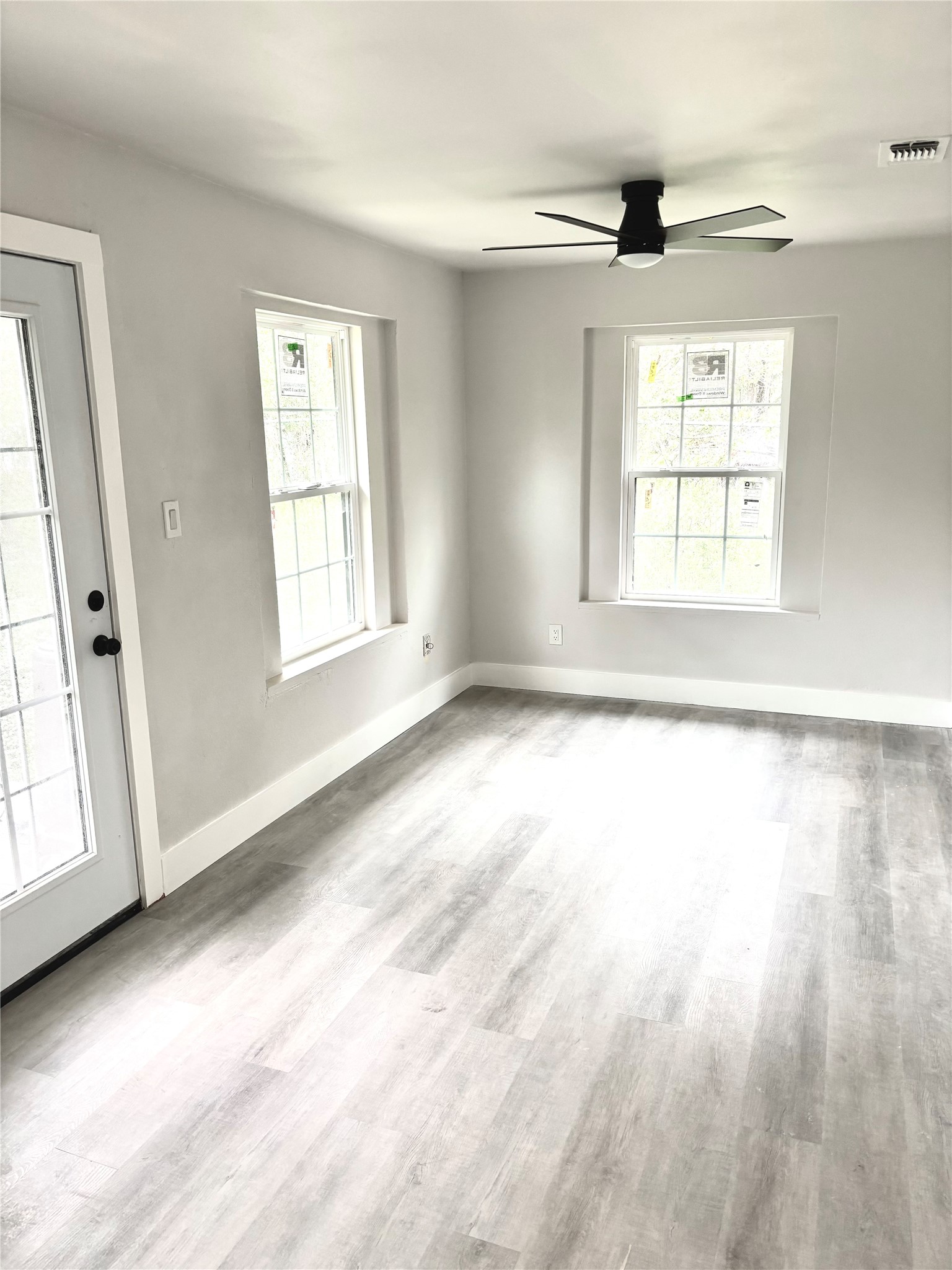 260 S East Avenue Property Photo 5