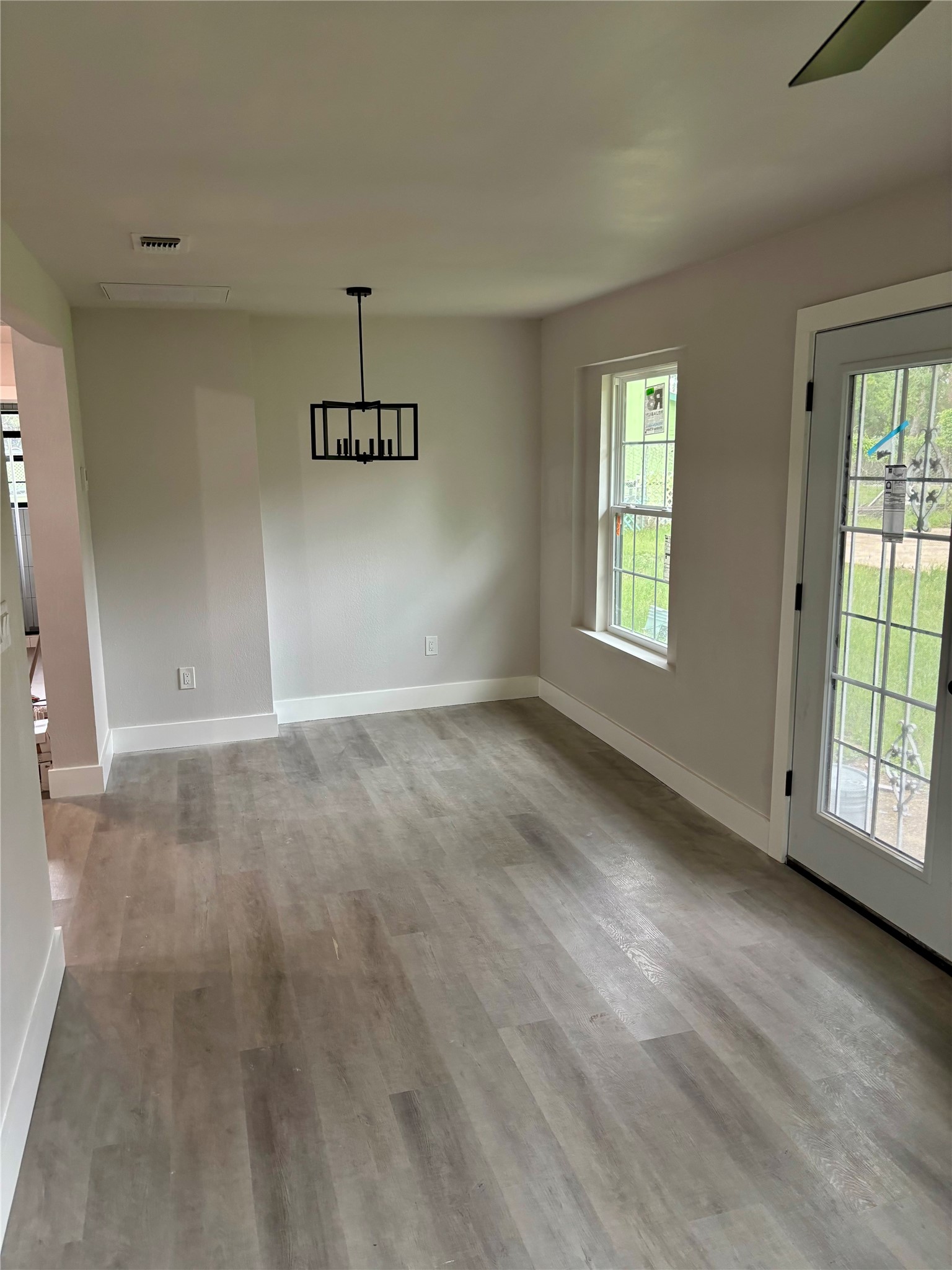 260 S East Avenue Property Photo 8