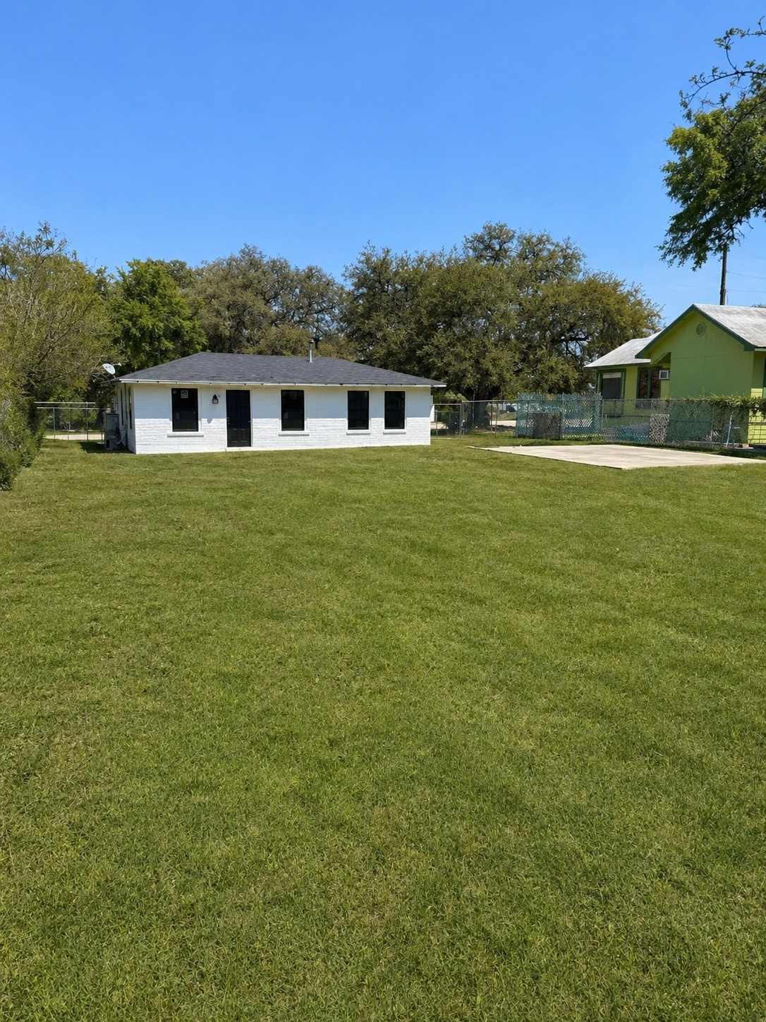 260 S East Avenue Property Photo 18