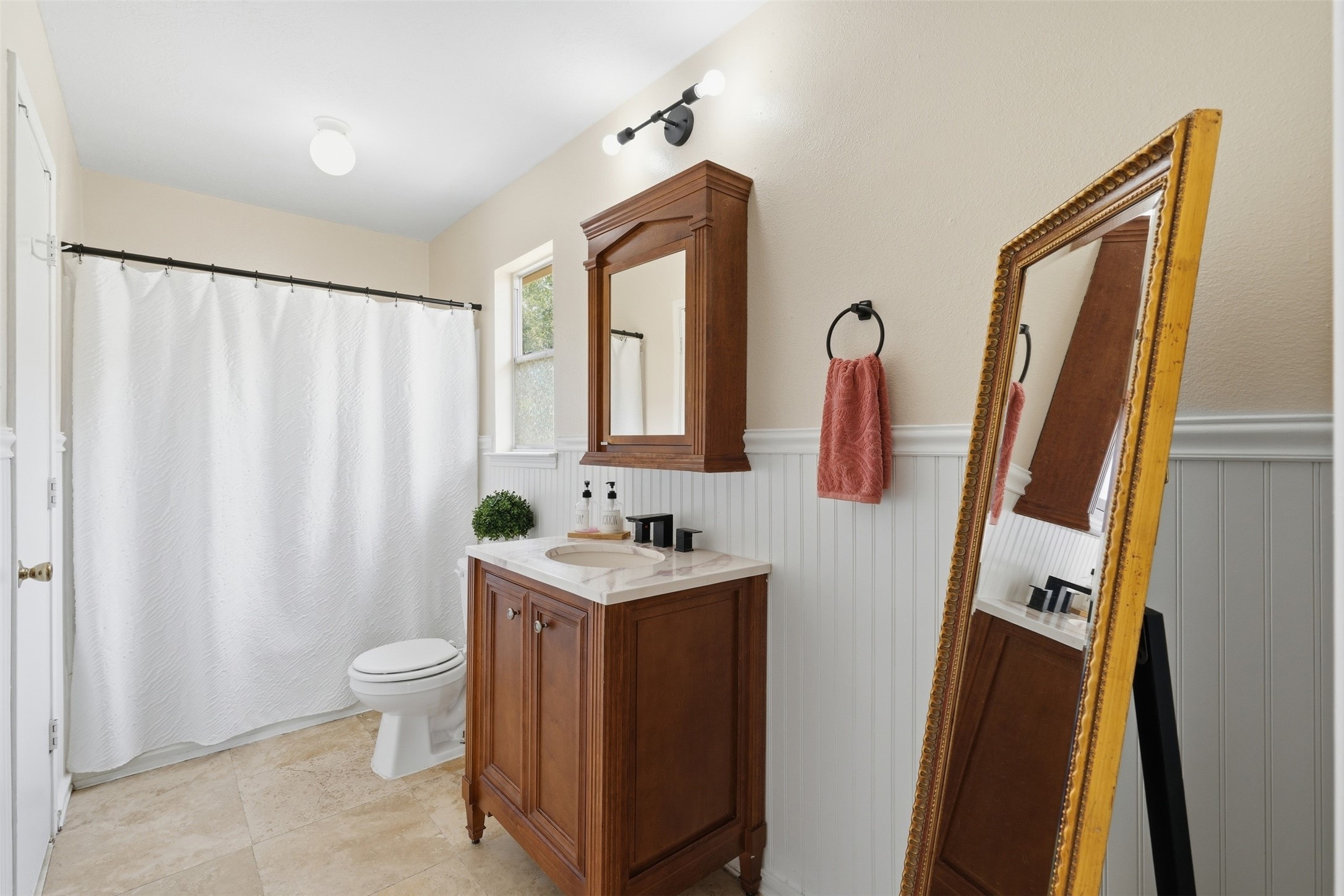 807 Oak West Drive Property Photo 8