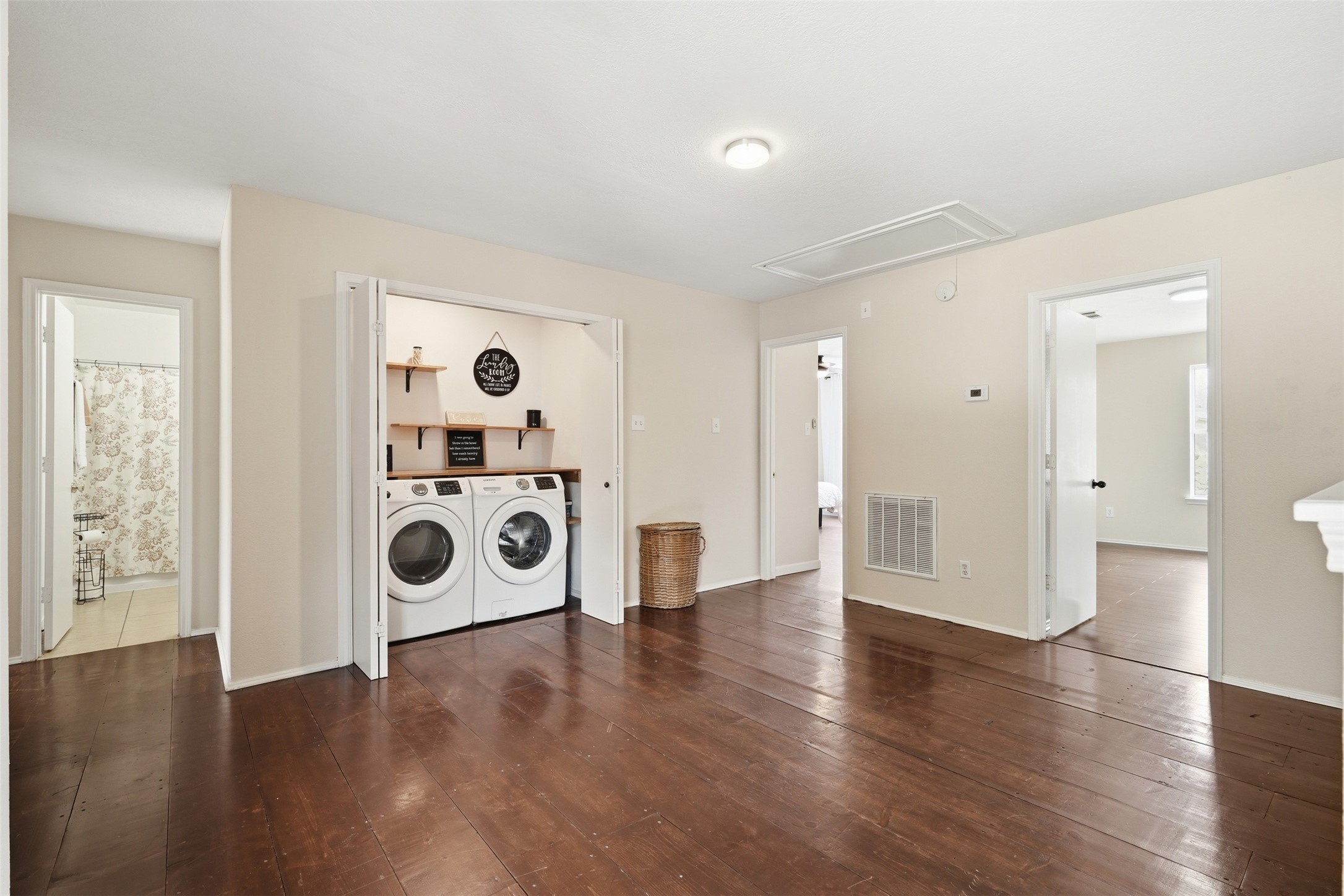 807 Oak West Drive Property Photo 9