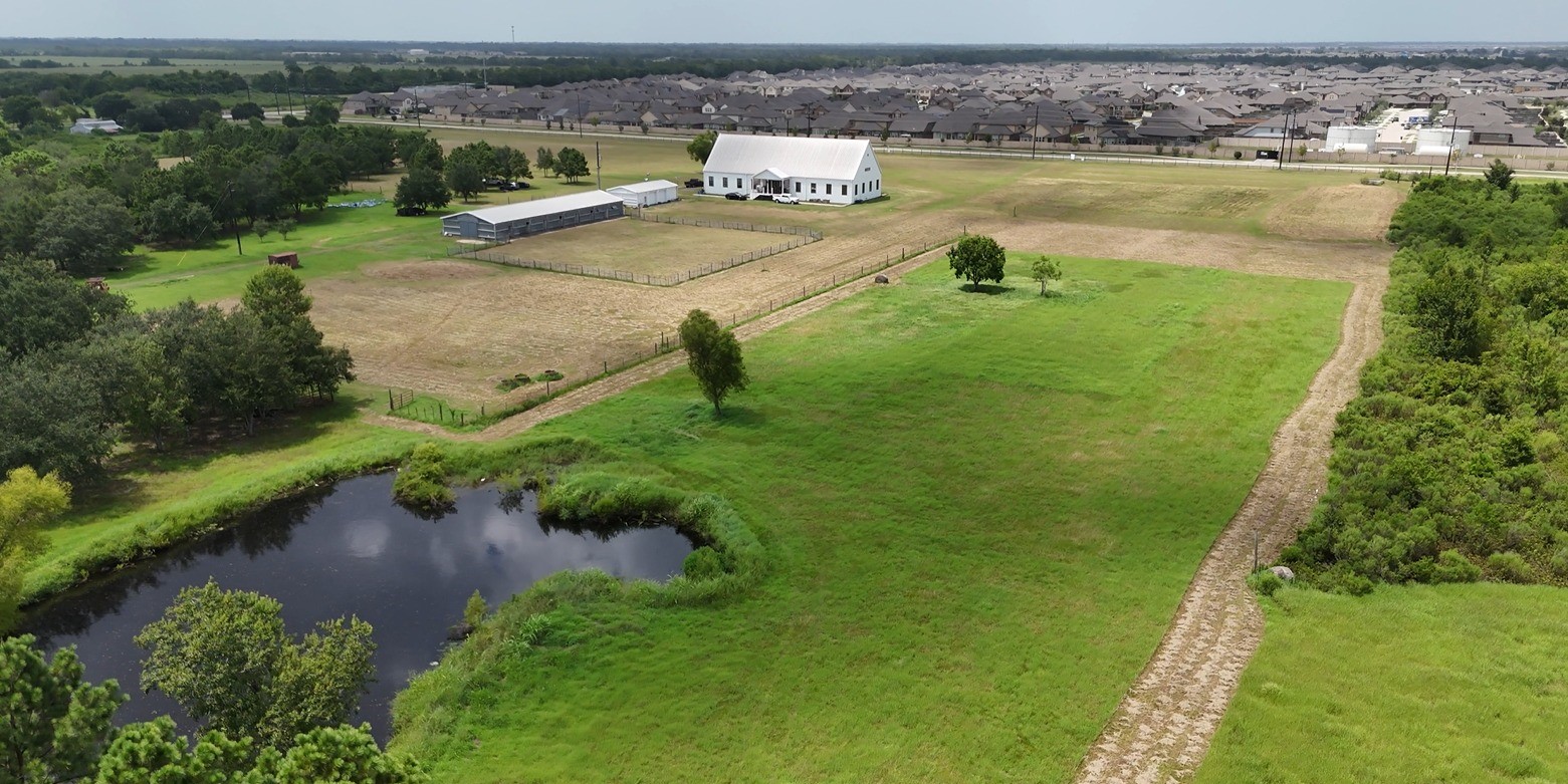 1200 Davenport Parkway Property Photo 16