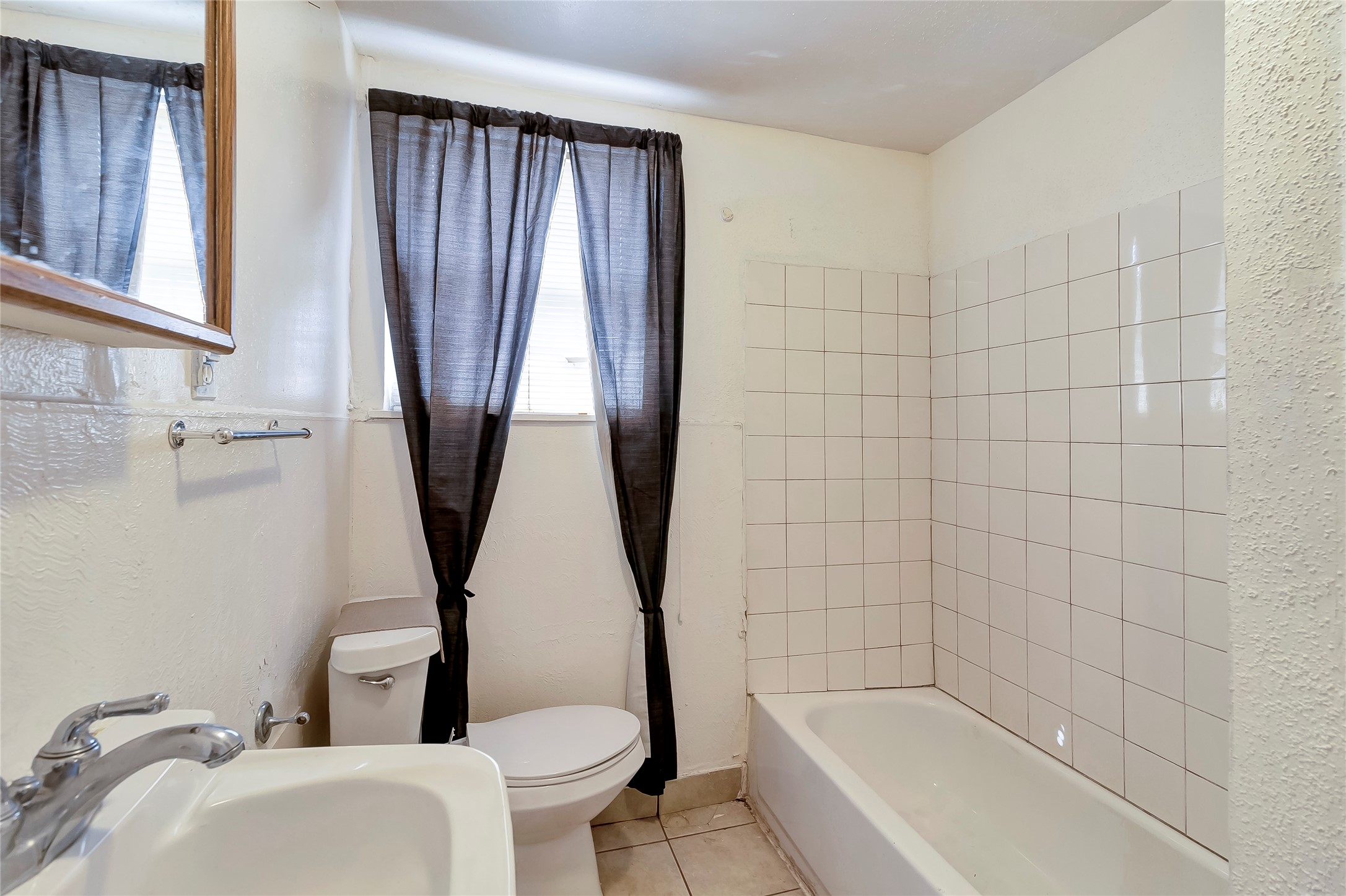 4233 Dupont Street A Property Photo 9