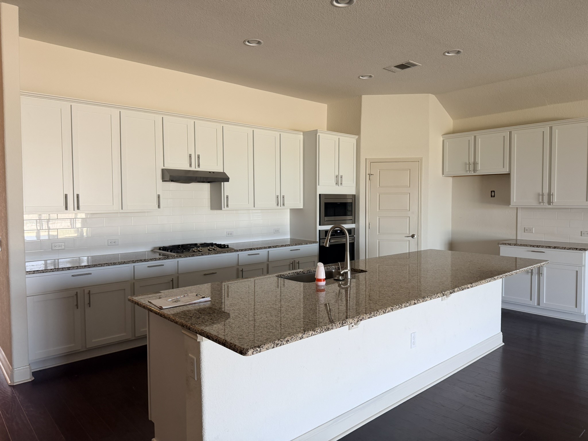 16824 Aventura Avenue Property Photo 14