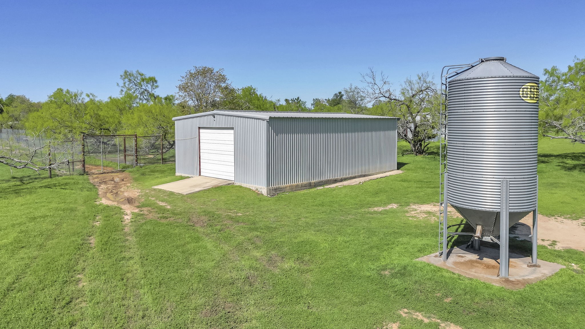 1692 E Highway 79 Property Photo 10
