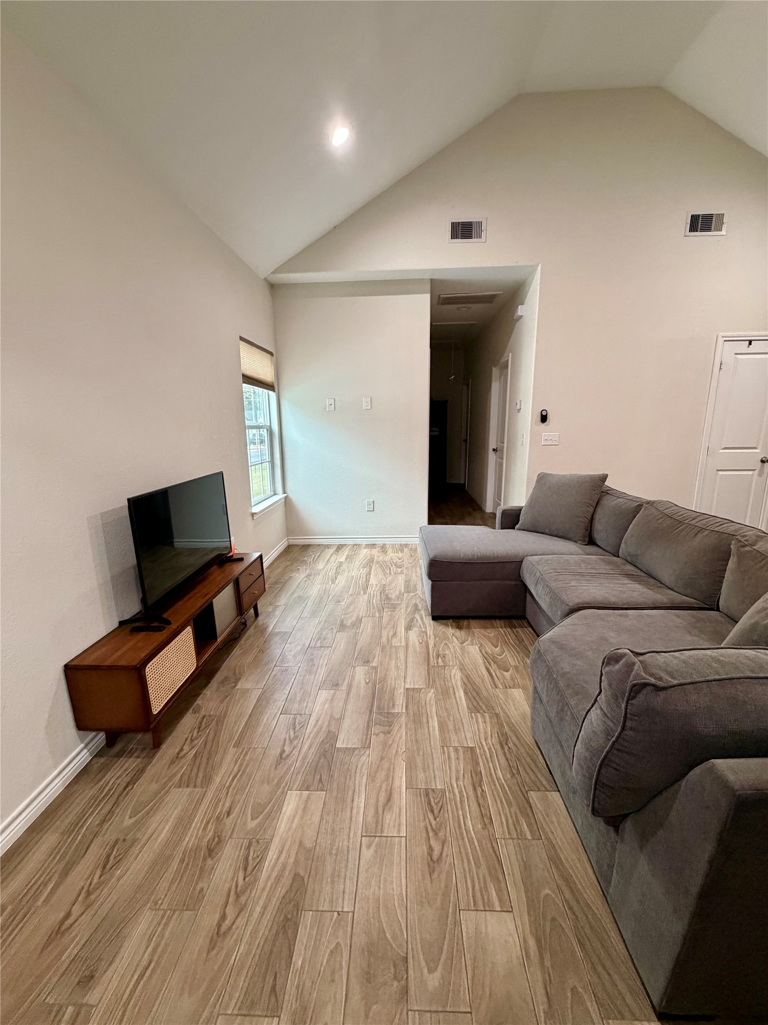 16601 E Ivanhoe Property Photo 3