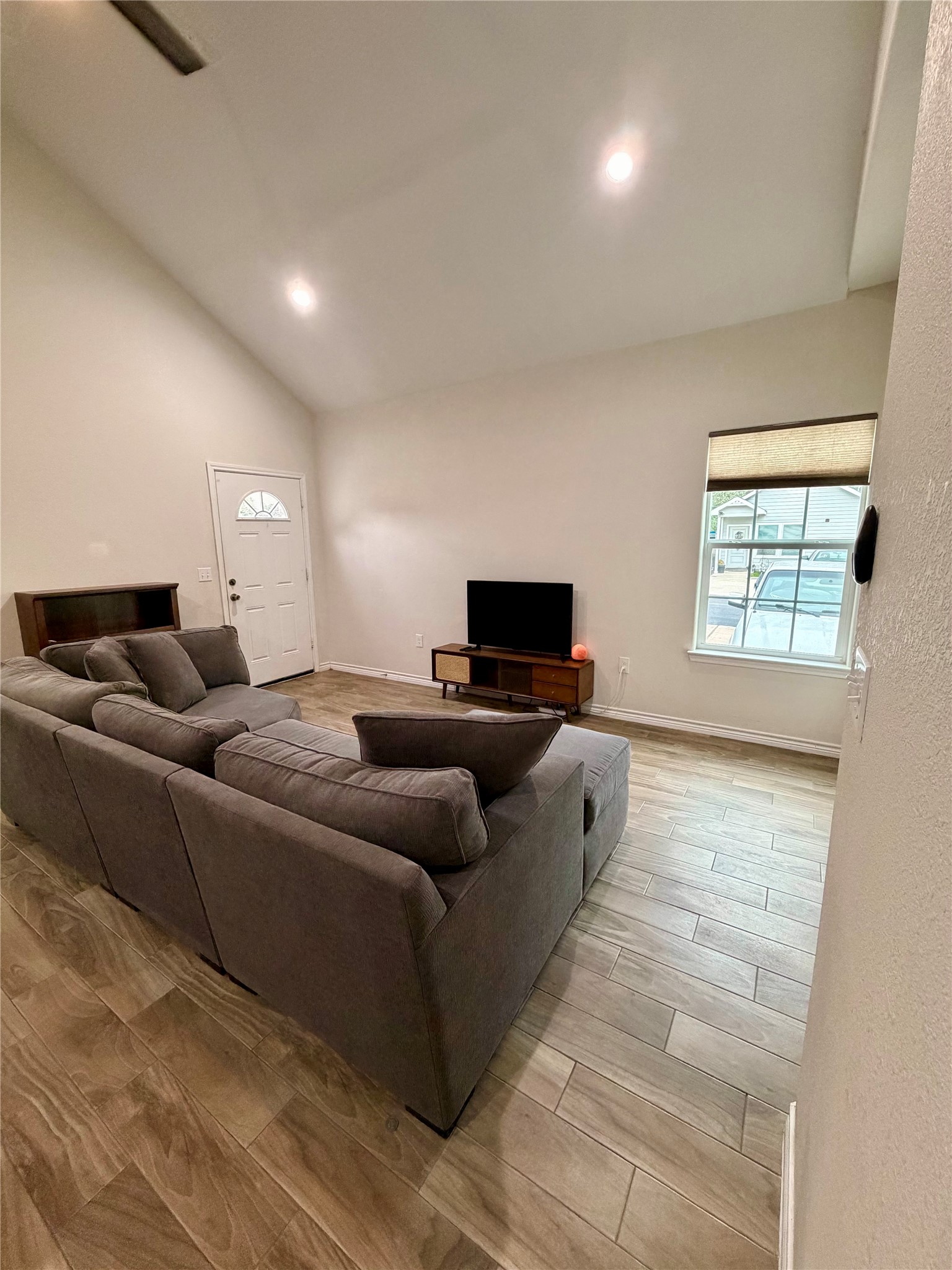 16601 E Ivanhoe Property Photo 5