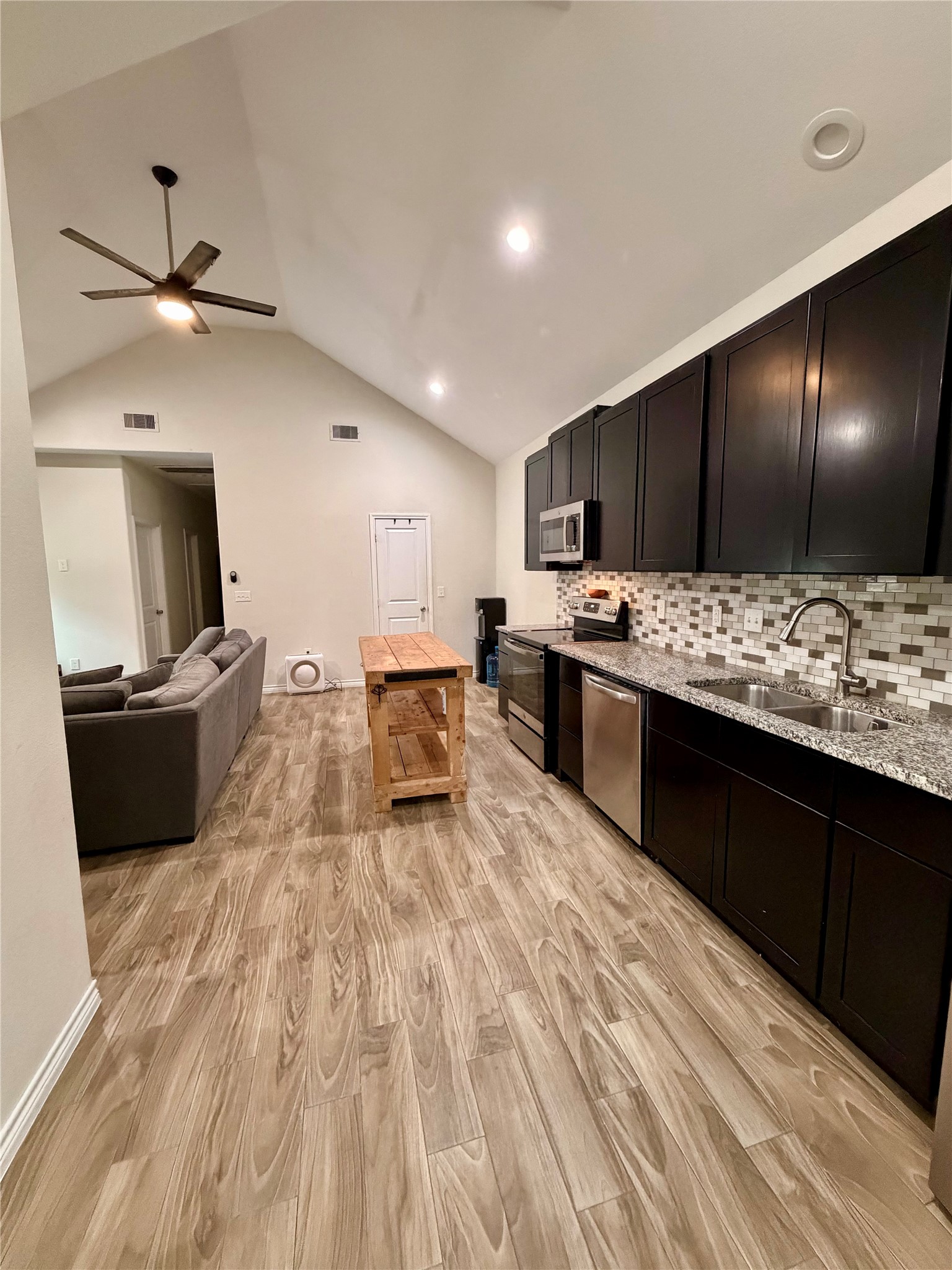 16601 E Ivanhoe Property Photo 6