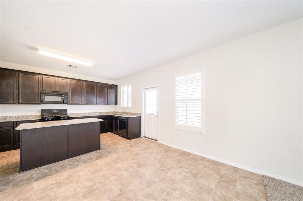 15810 Mountain Willow Way Property Photo 5