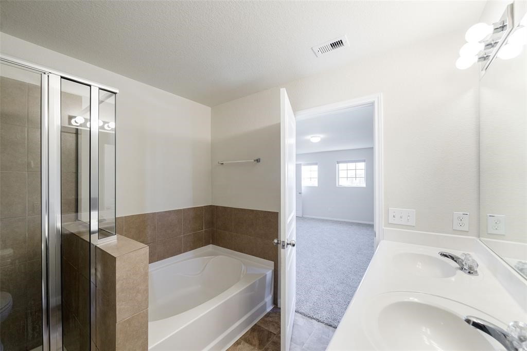 15810 Mountain Willow Way Property Photo 12