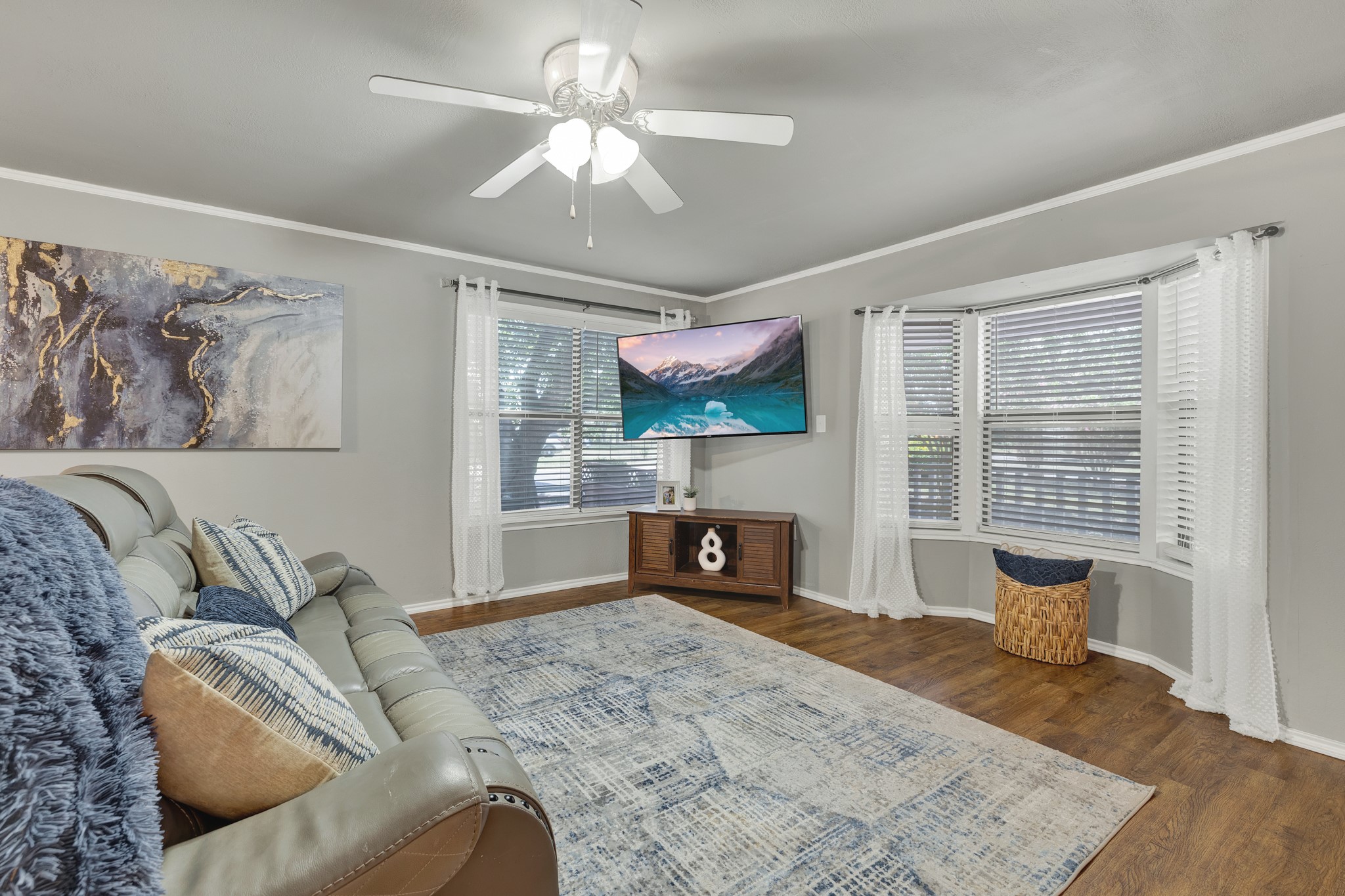580 E Zipp Road Property Photo 3