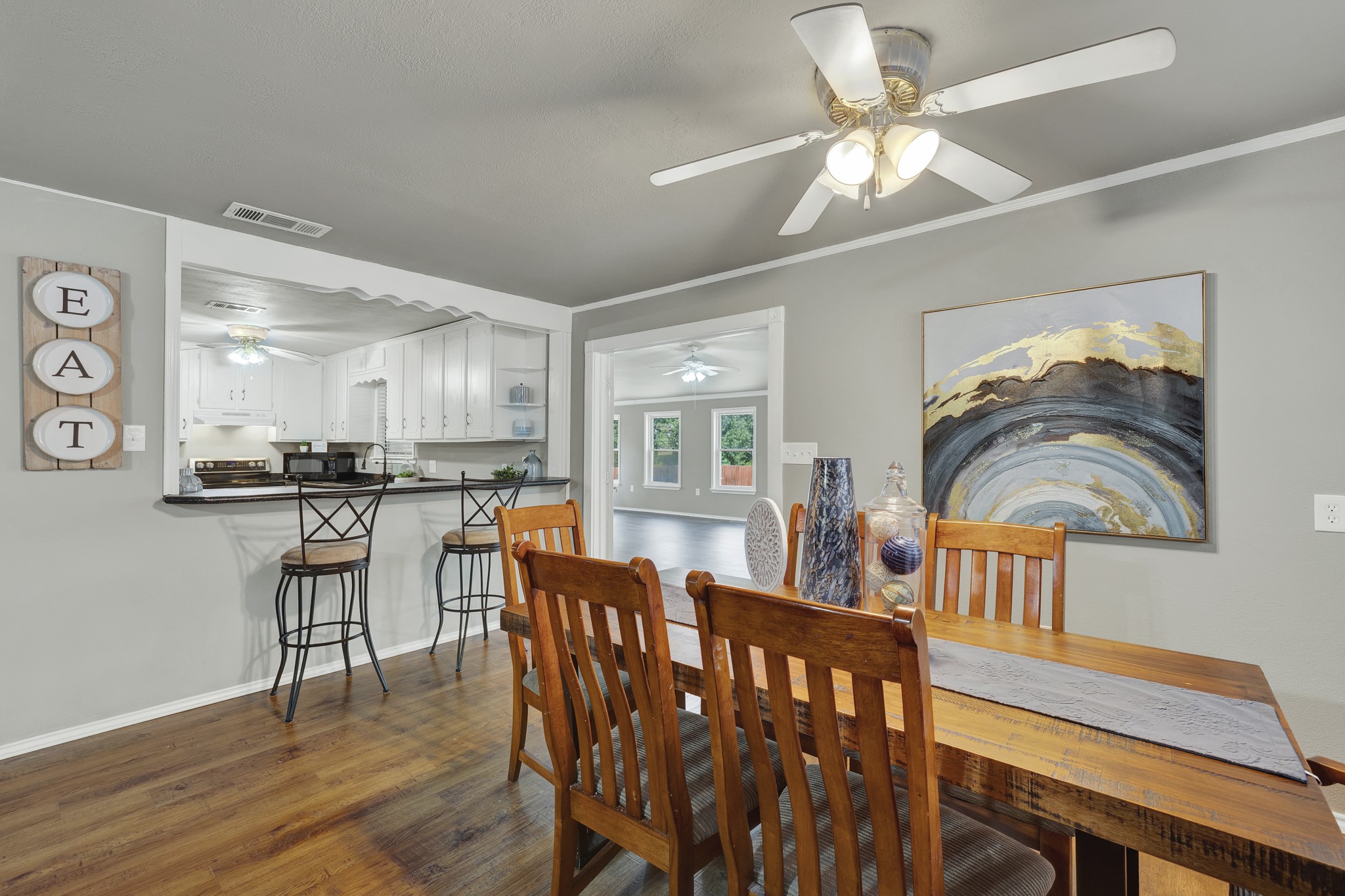 580 E Zipp Road Property Photo 4