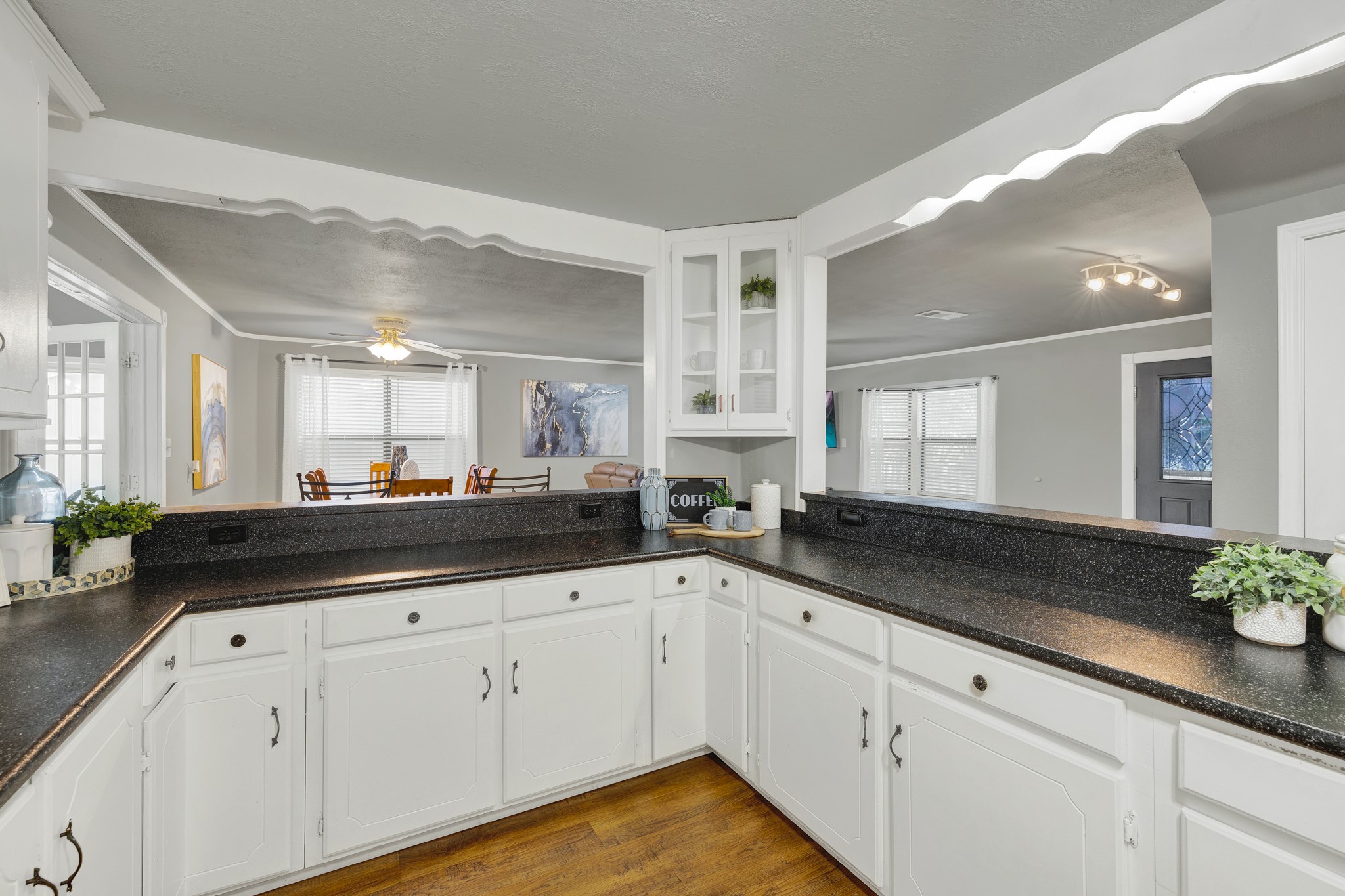 580 E Zipp Road Property Photo 8