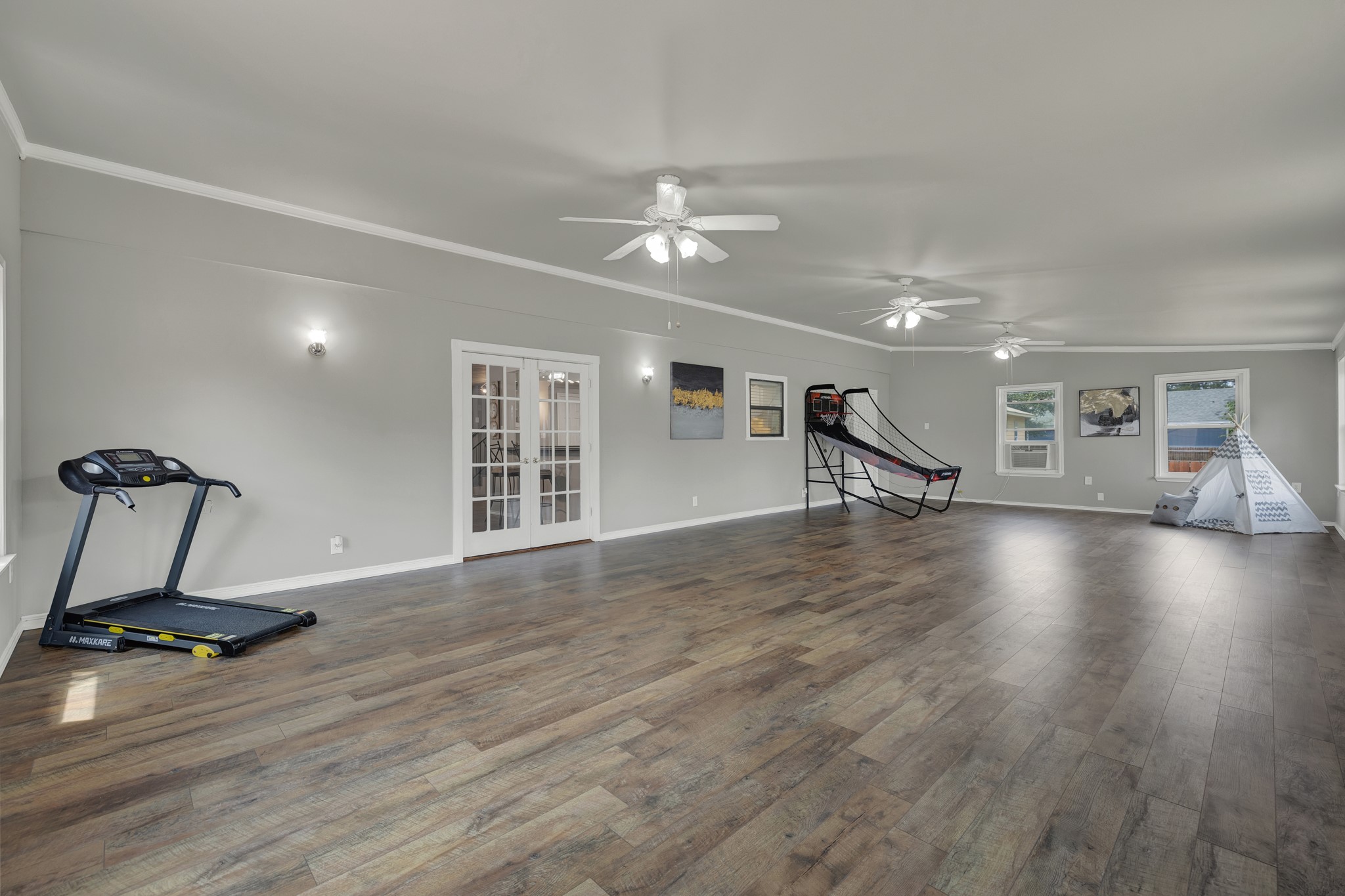580 E Zipp Road Property Photo 10