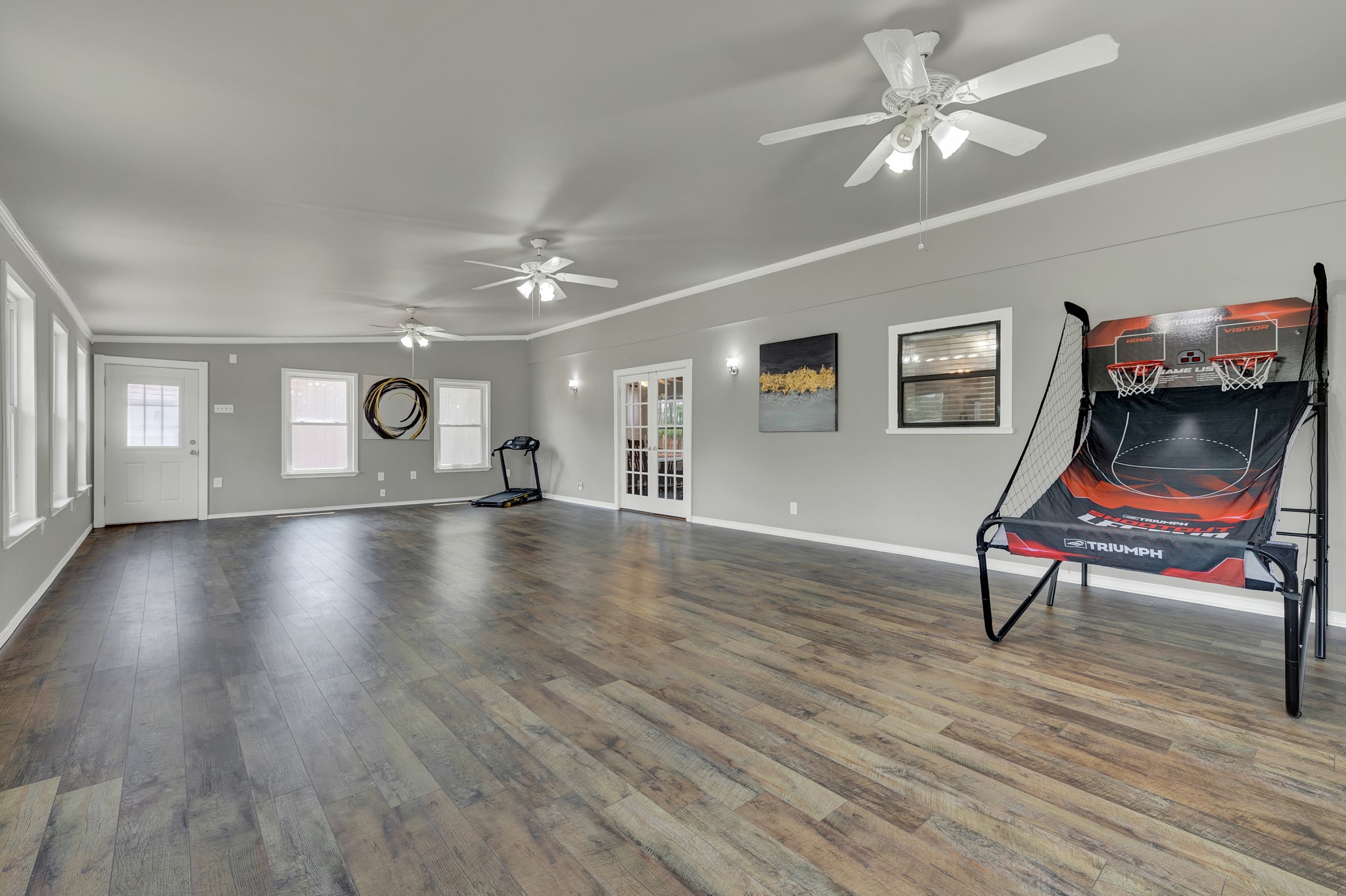 580 E Zipp Road Property Photo 11