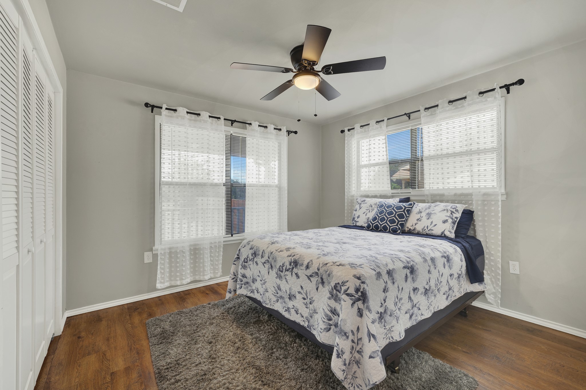 580 E Zipp Road Property Photo 12