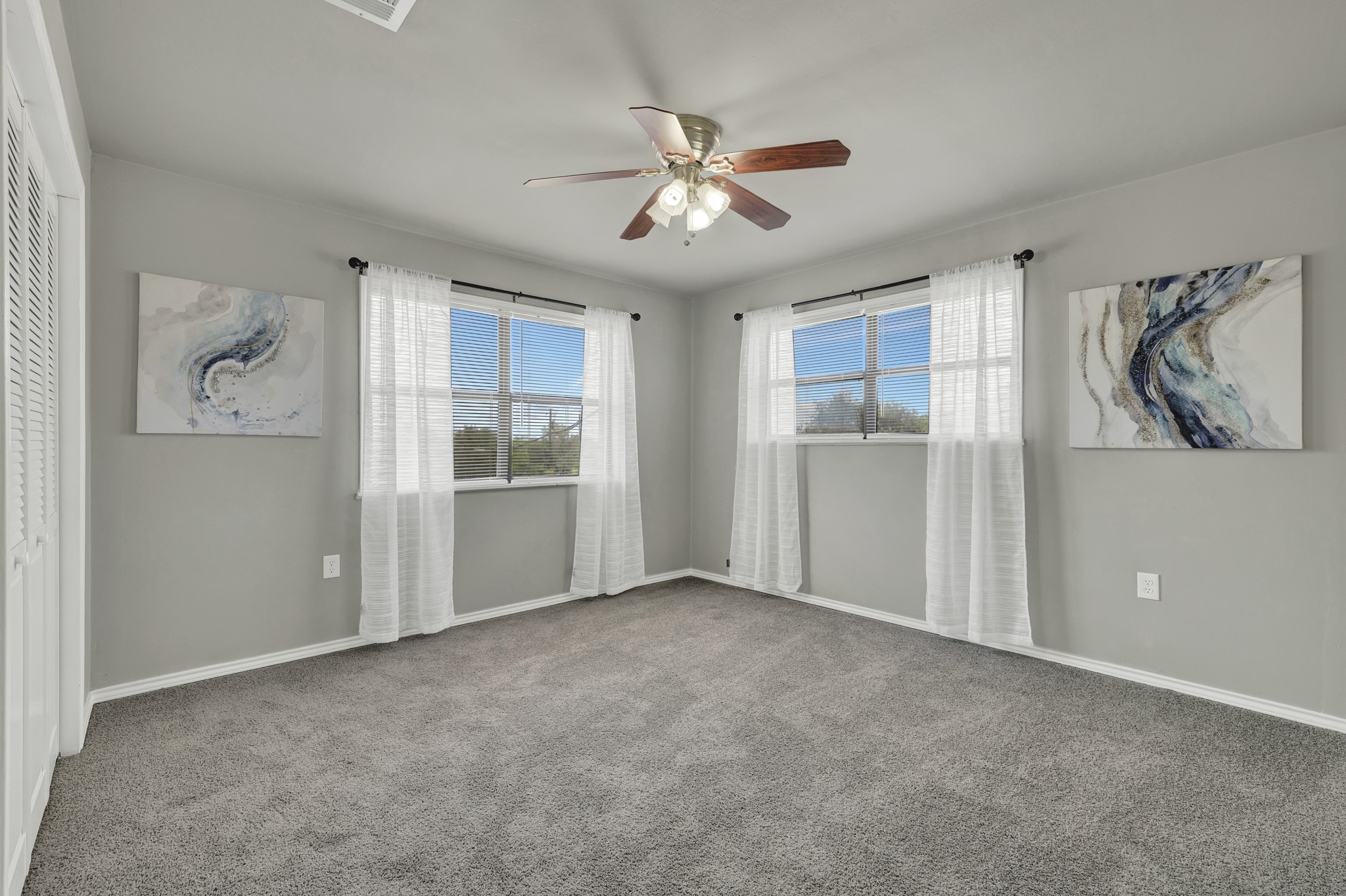 580 E Zipp Road Property Photo 14