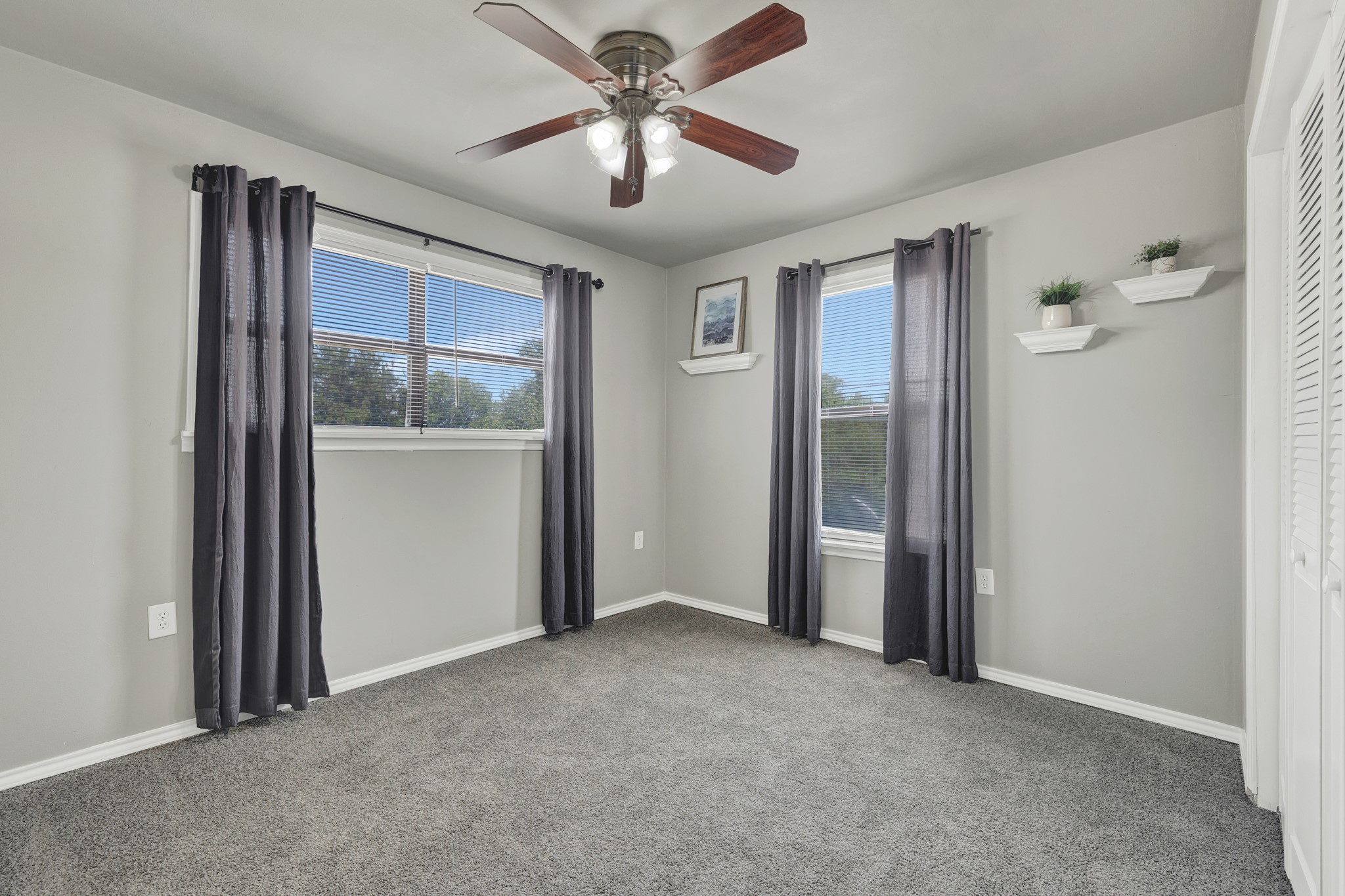 580 E Zipp Road Property Photo 15