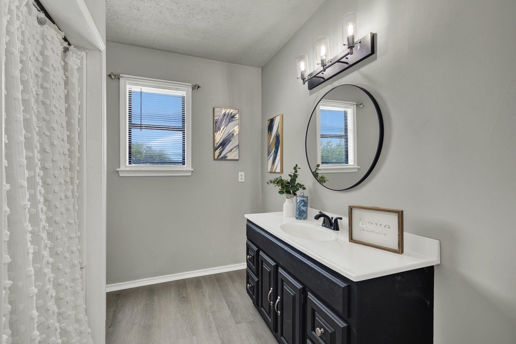 580 E Zipp Road Property Photo 16