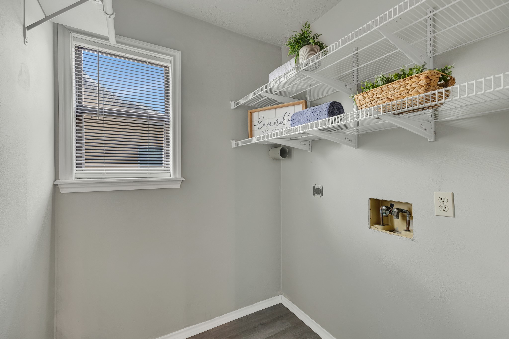 580 E Zipp Road Property Photo 22