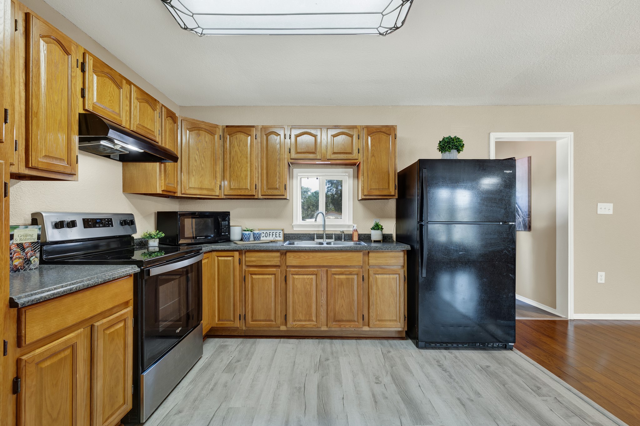 580 E Zipp Road Property Photo 29