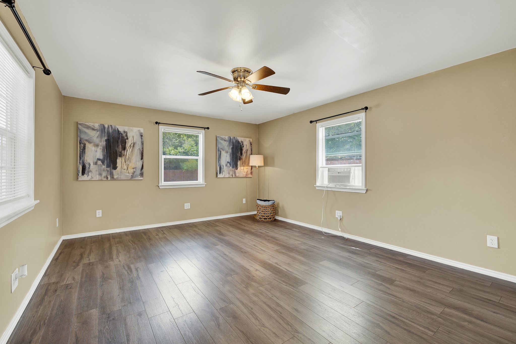 580 E Zipp Road Property Photo 34