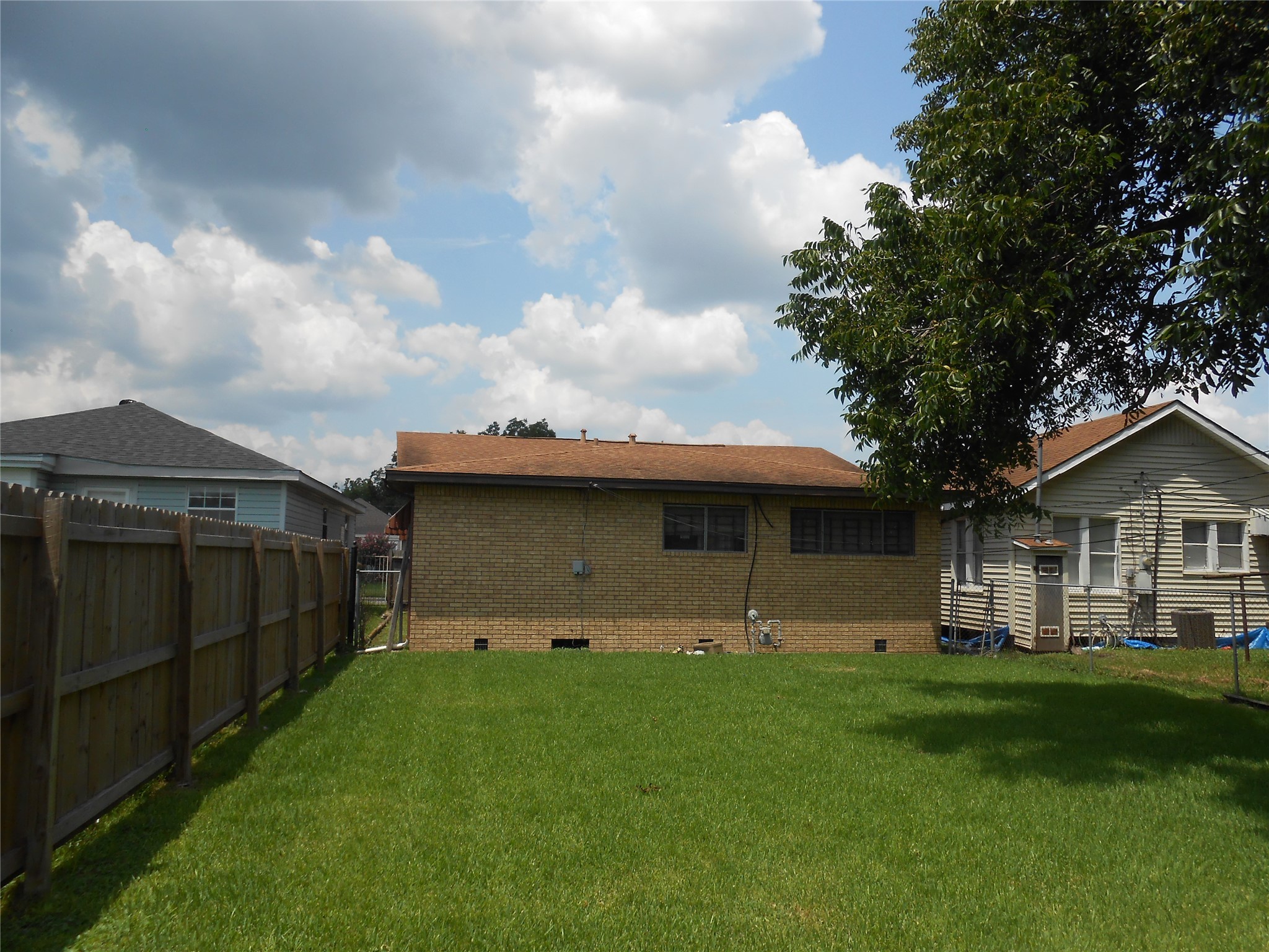 930 W 5th Street Property Photo 3