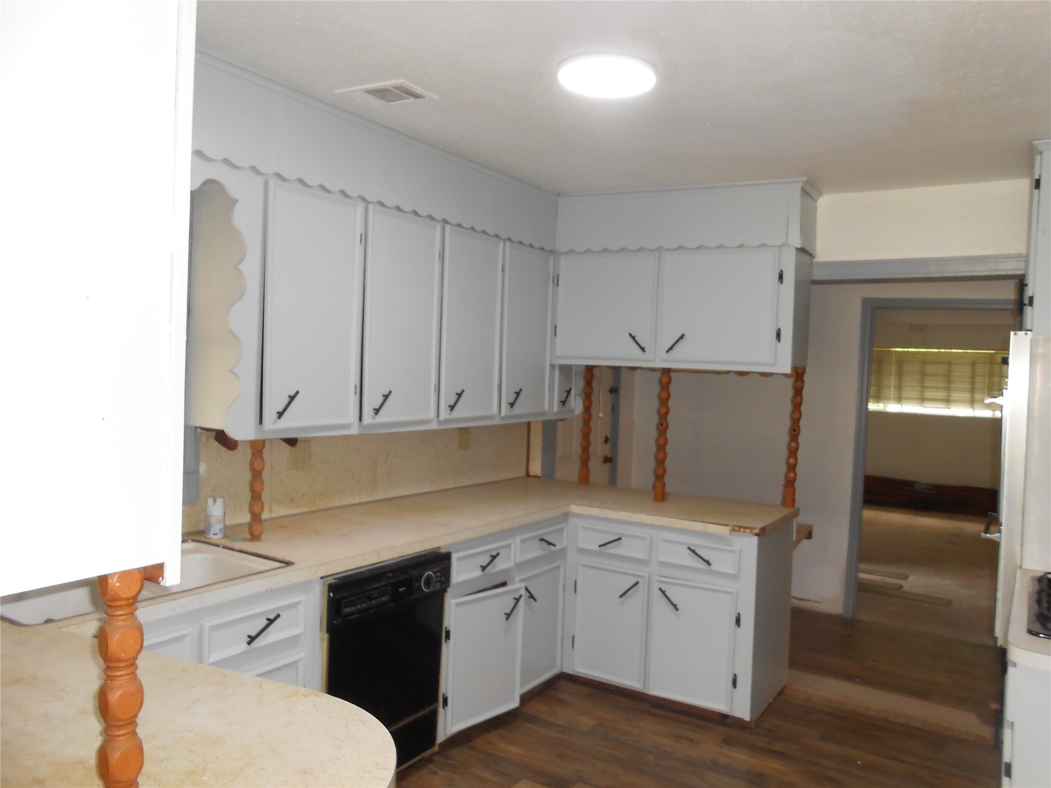 930 W 5th Street Property Photo 5