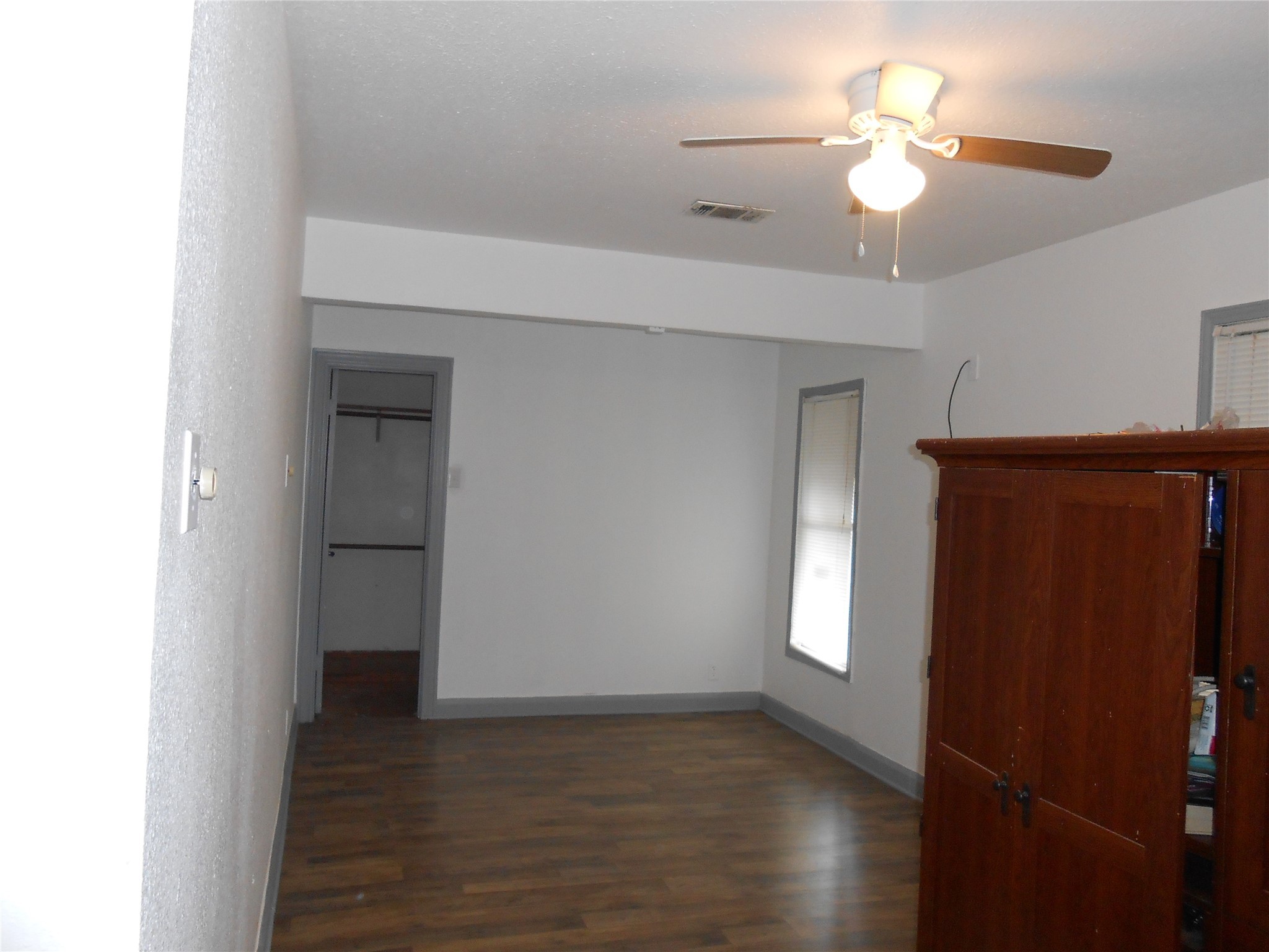 930 W 5th Street Property Photo 8